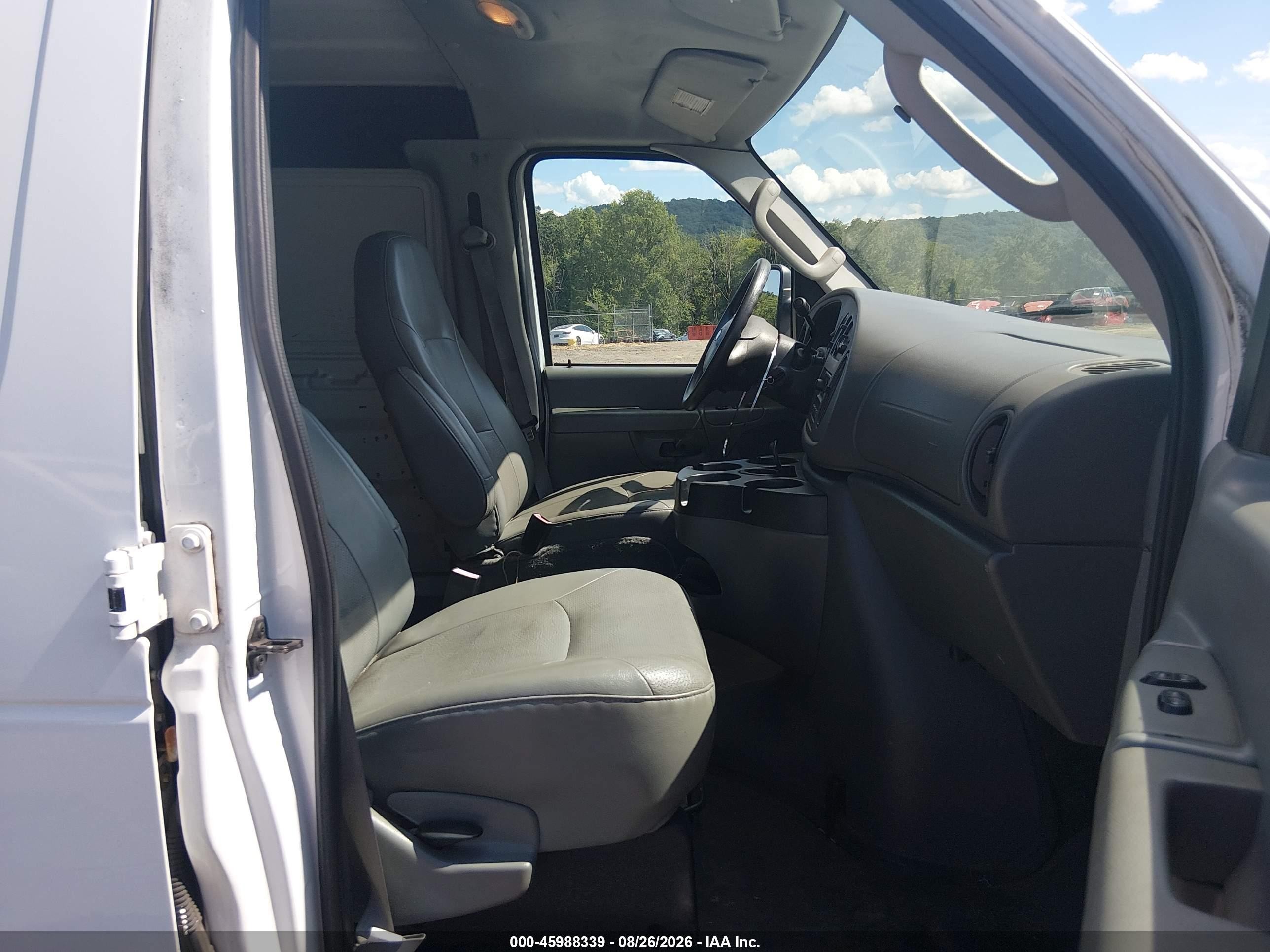 2008 Ford E-150 Commercial/recreational White vin: 1FTNE14W08DA34696
