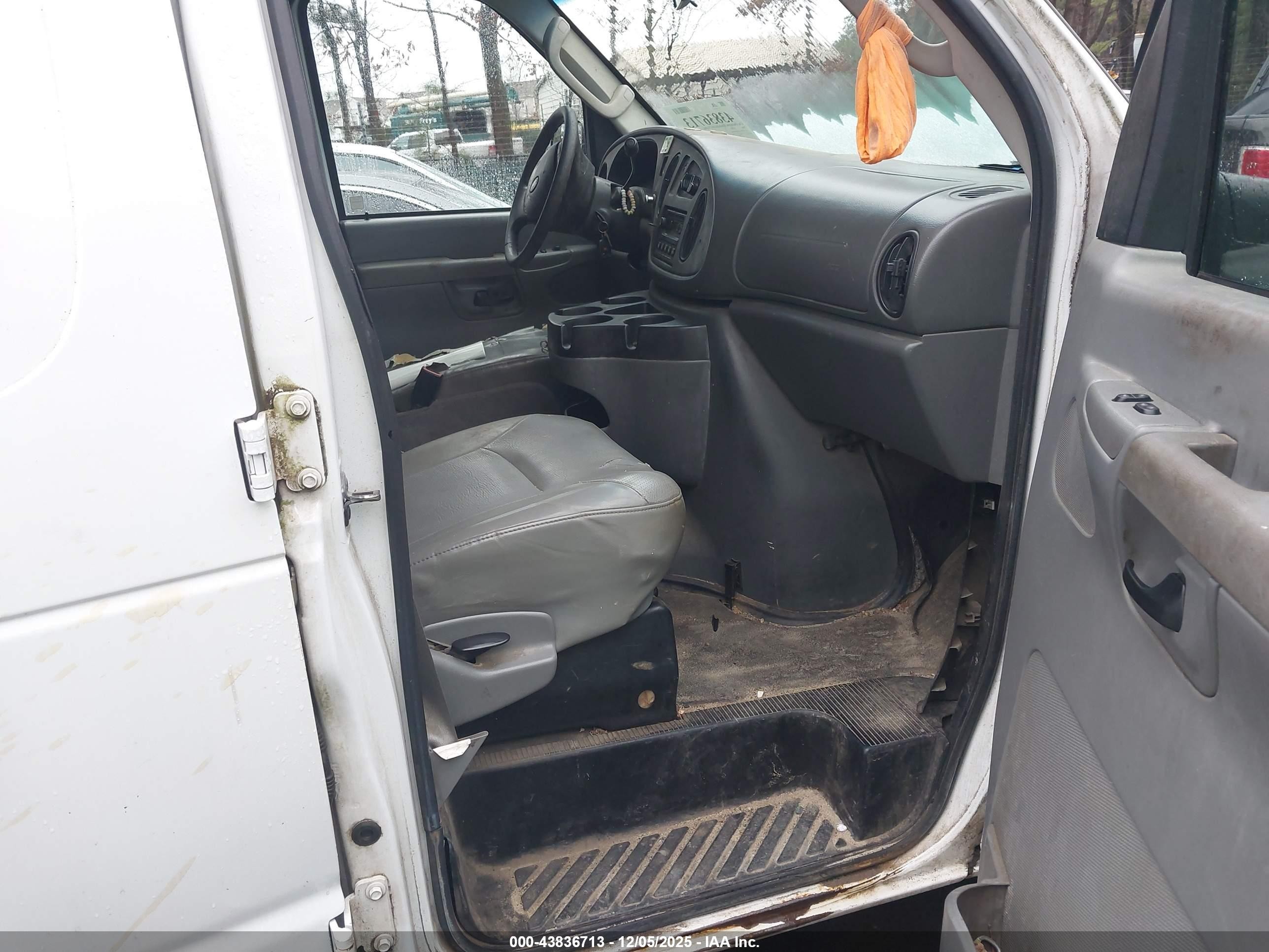 2008 Ford E-150 Commercial White vin: 1FTNE14W08DB25001
