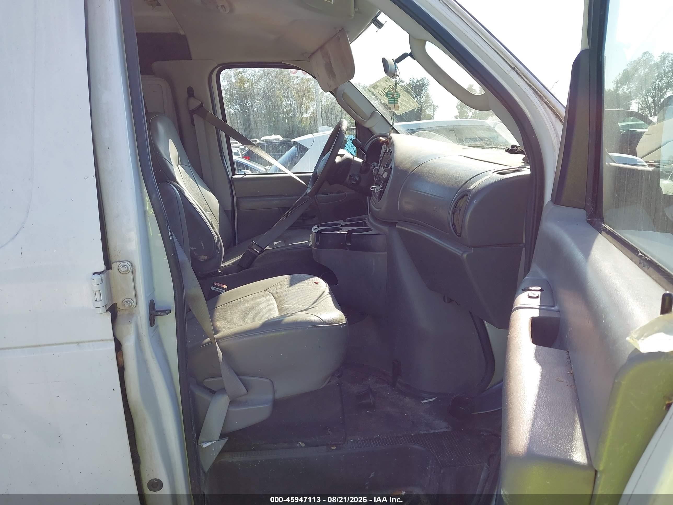 2007 Ford E-150 Commercial/recreational White vin: 1FTNE14W17DB35793