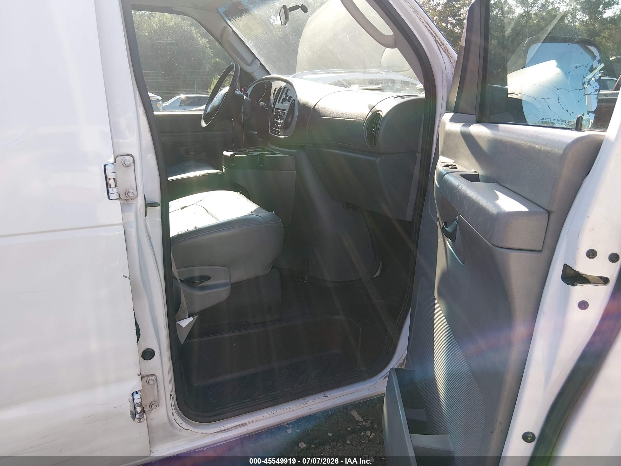 2008 Ford E-150 Commercial/recreational White vin: 1FTNE14W18DA07698