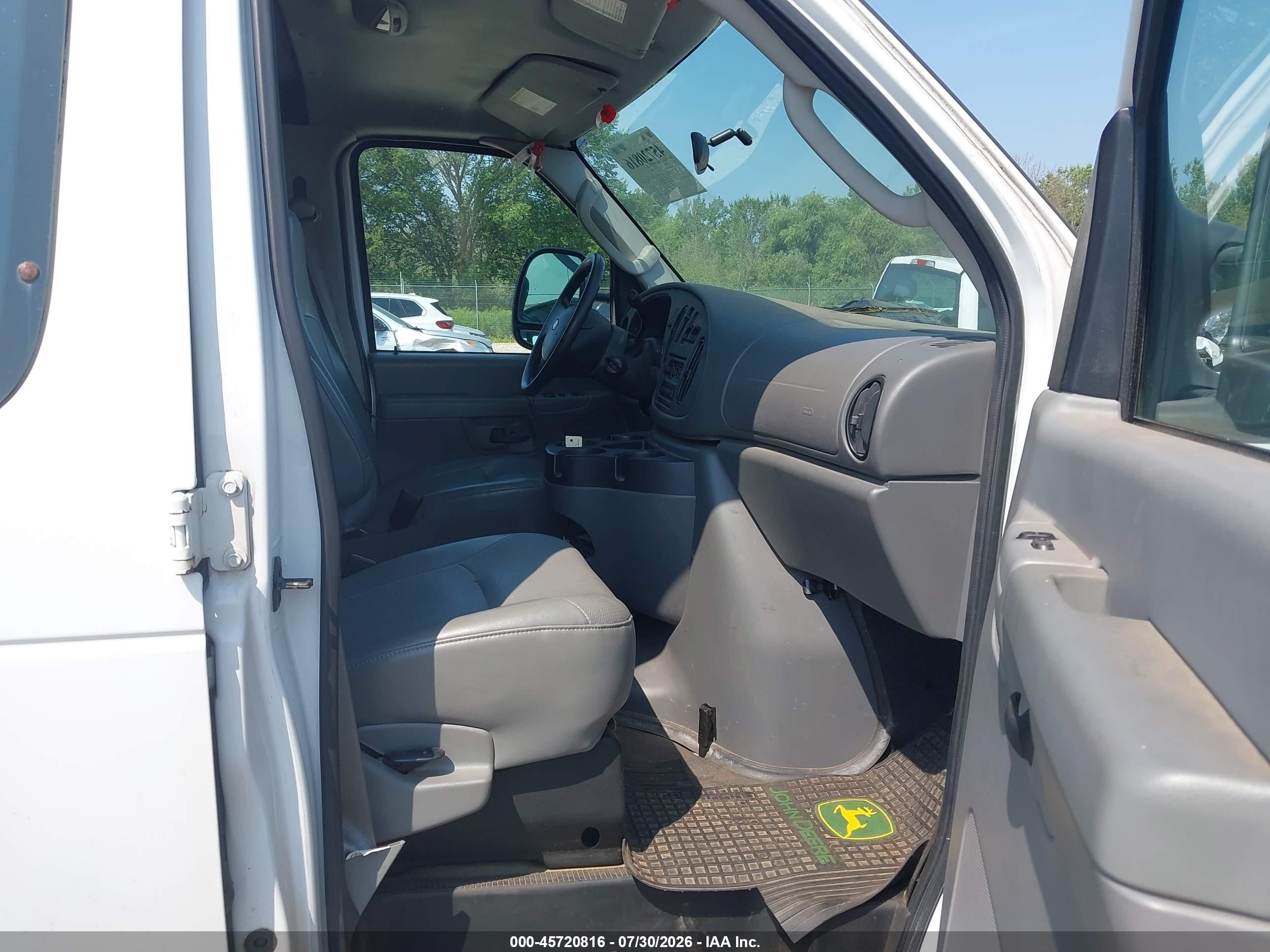 2008 Ford E-150 Commercial/recreational White vin: 1FTNE14W28DA13686