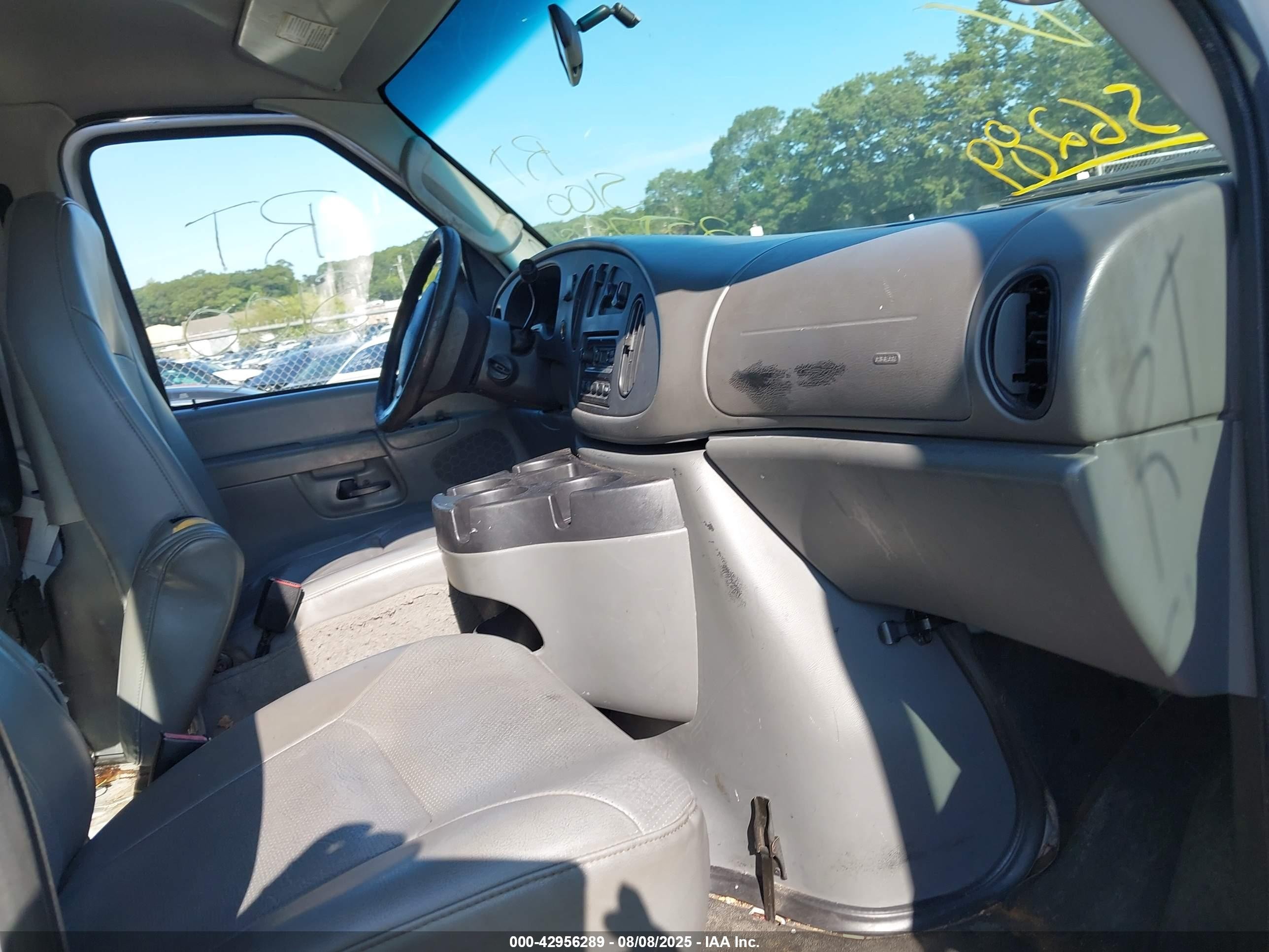 2008 Ford E-150 Commercial/recreational White vin: 1FTNE14W28DA43772