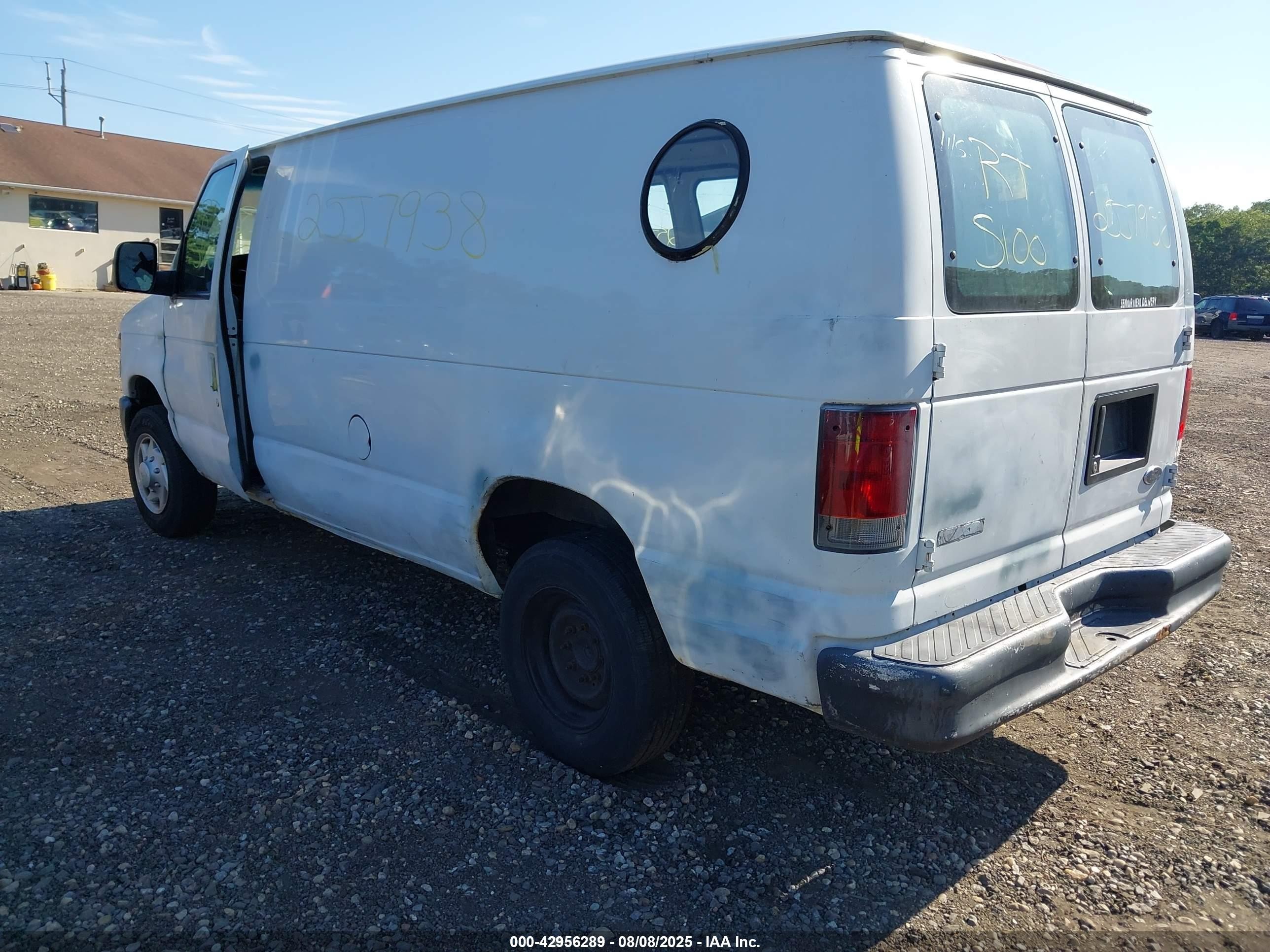 2008 Ford E-150 Commercial/recreational White vin: 1FTNE14W28DA43772