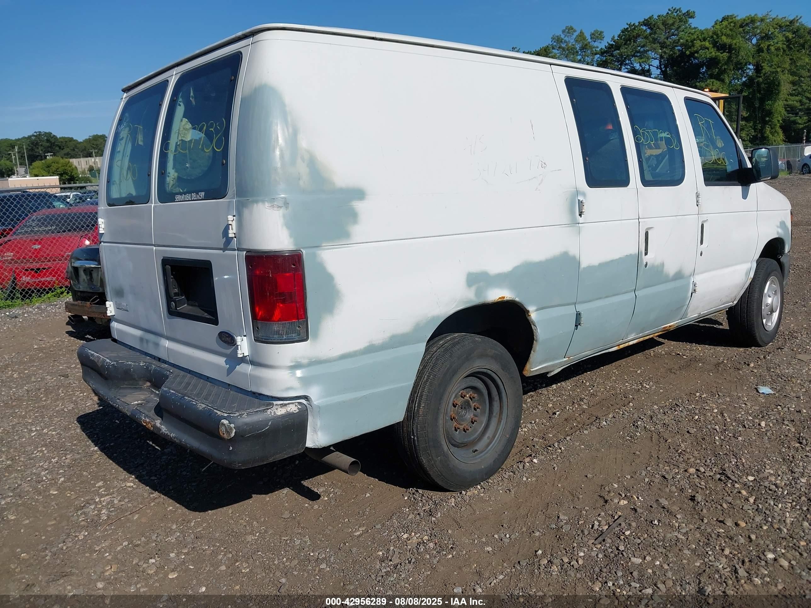 2008 Ford E-150 Commercial/recreational White vin: 1FTNE14W28DA43772