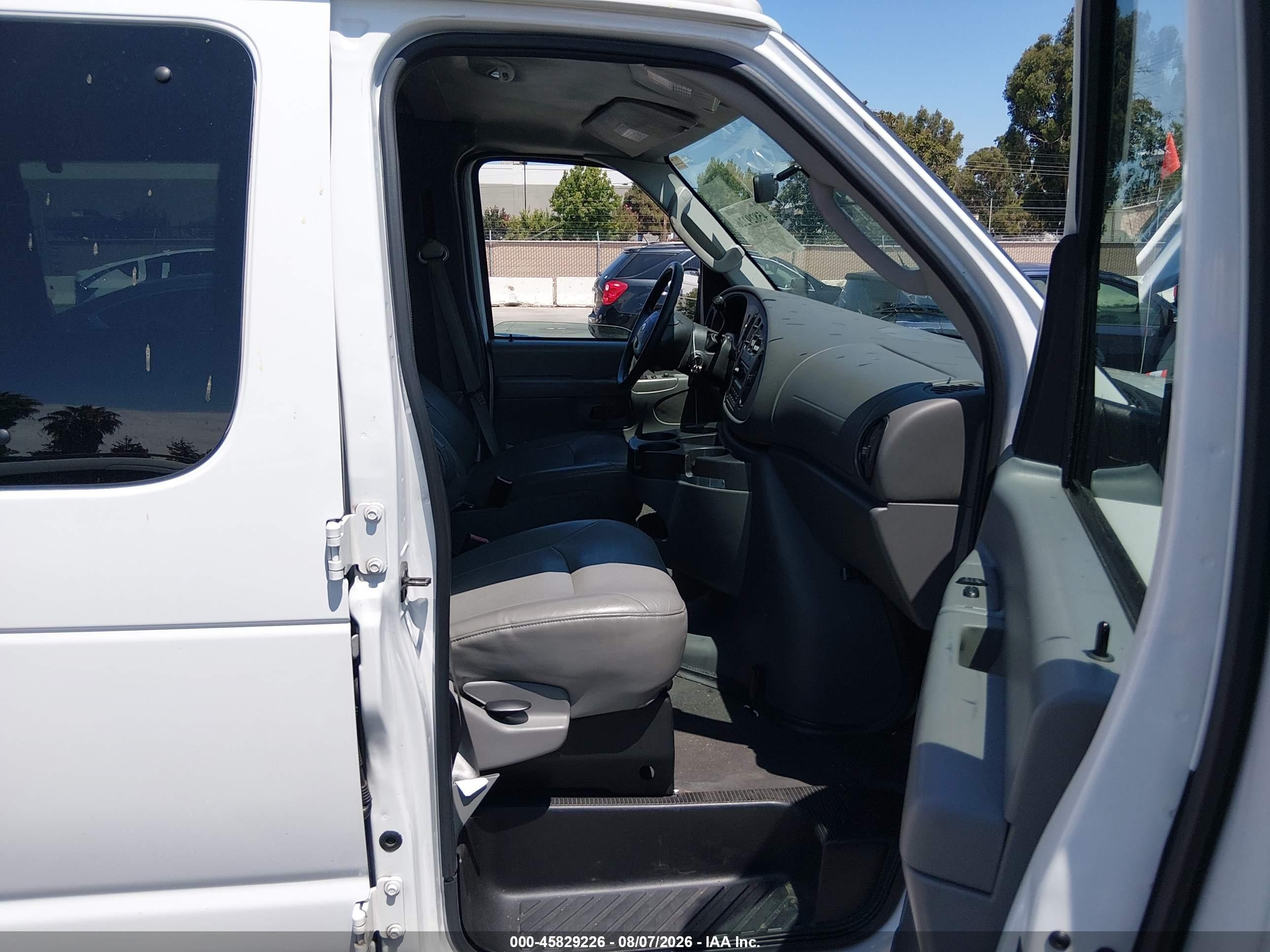 2008 Ford E-150 Commercial/recreational White vin: 1FTNE14W48DB13269