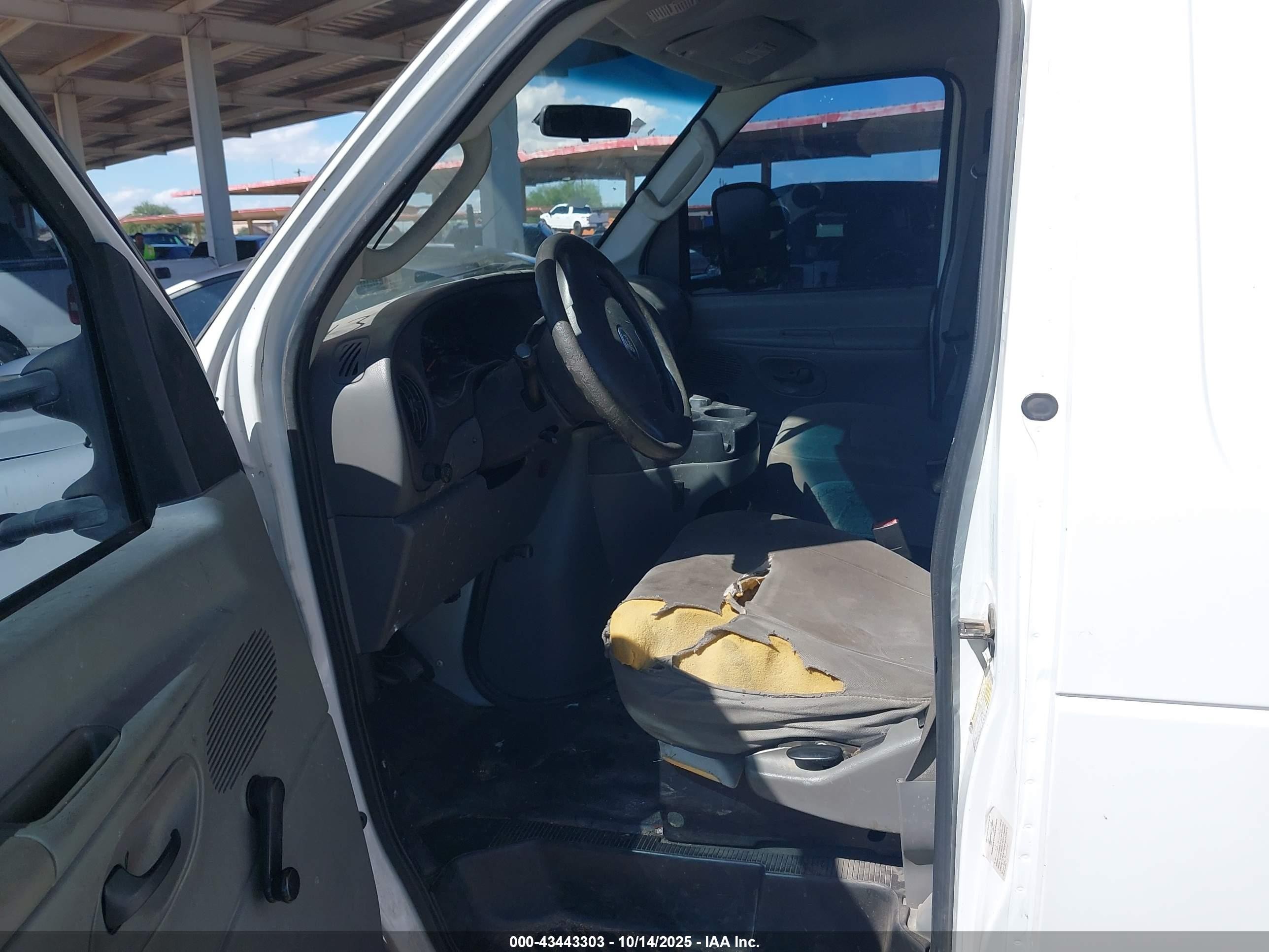 2008 Ford E-150 Commercial/recreational White vin: 1FTNE14W68DA57173