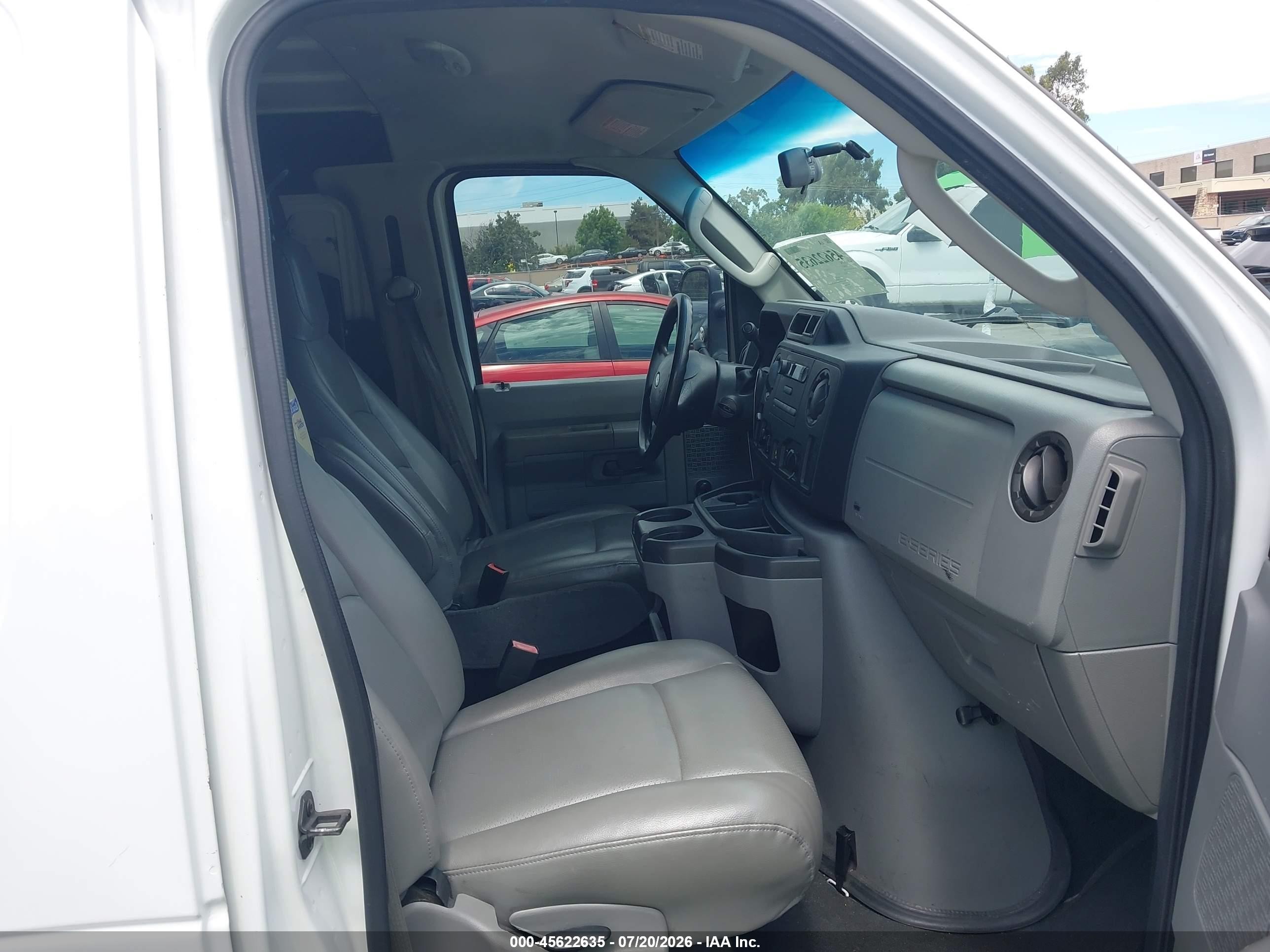 2009 Ford E-150 Commercial/recreational Белый vin: 1FTNE14W69DA23669