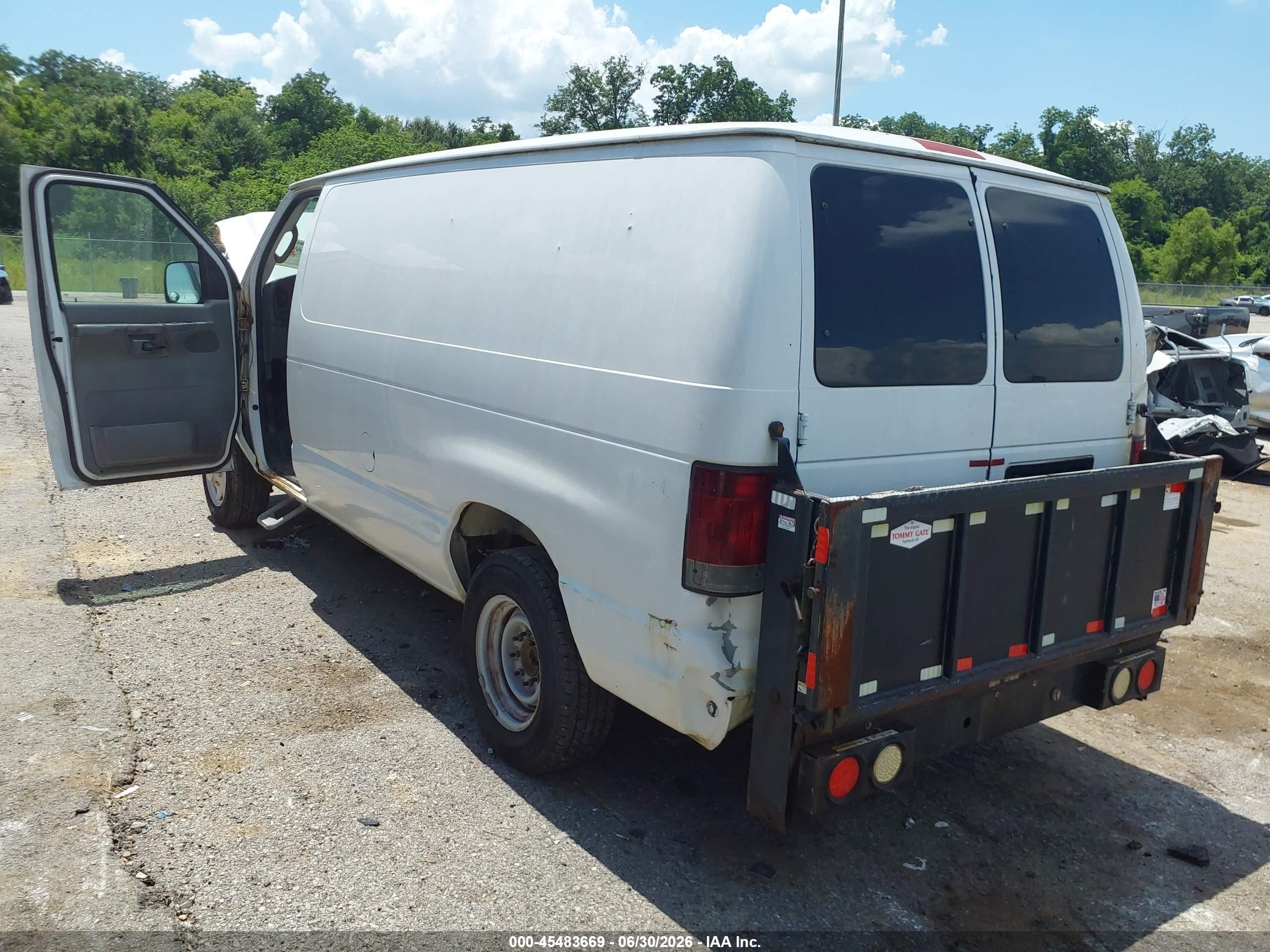 2008 Ford E-150 Commercial/recreational White vin: 1FTNE14W78DA24649