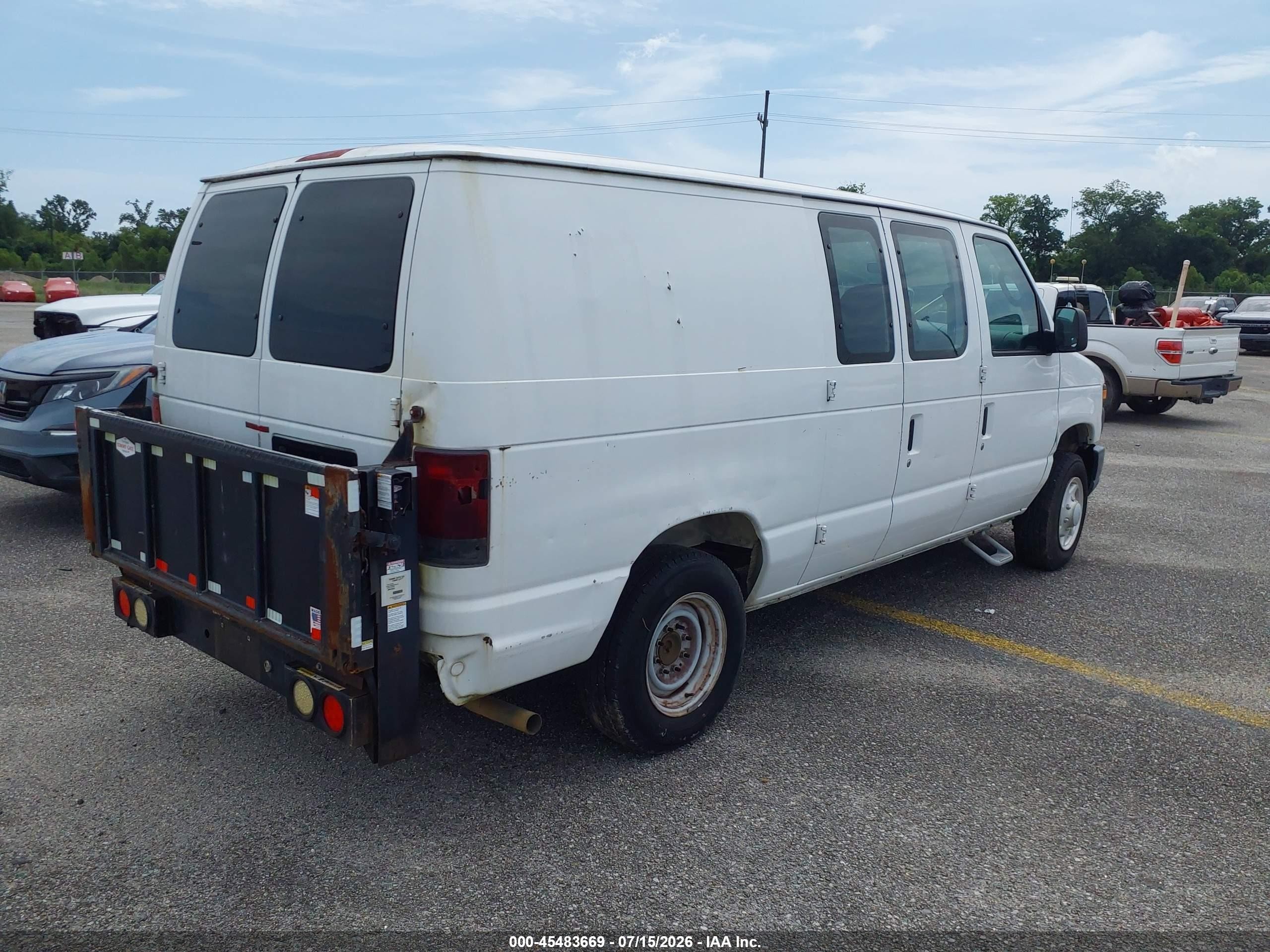 2008 Ford E-150 Commercial/recreational White vin: 1FTNE14W78DA24649