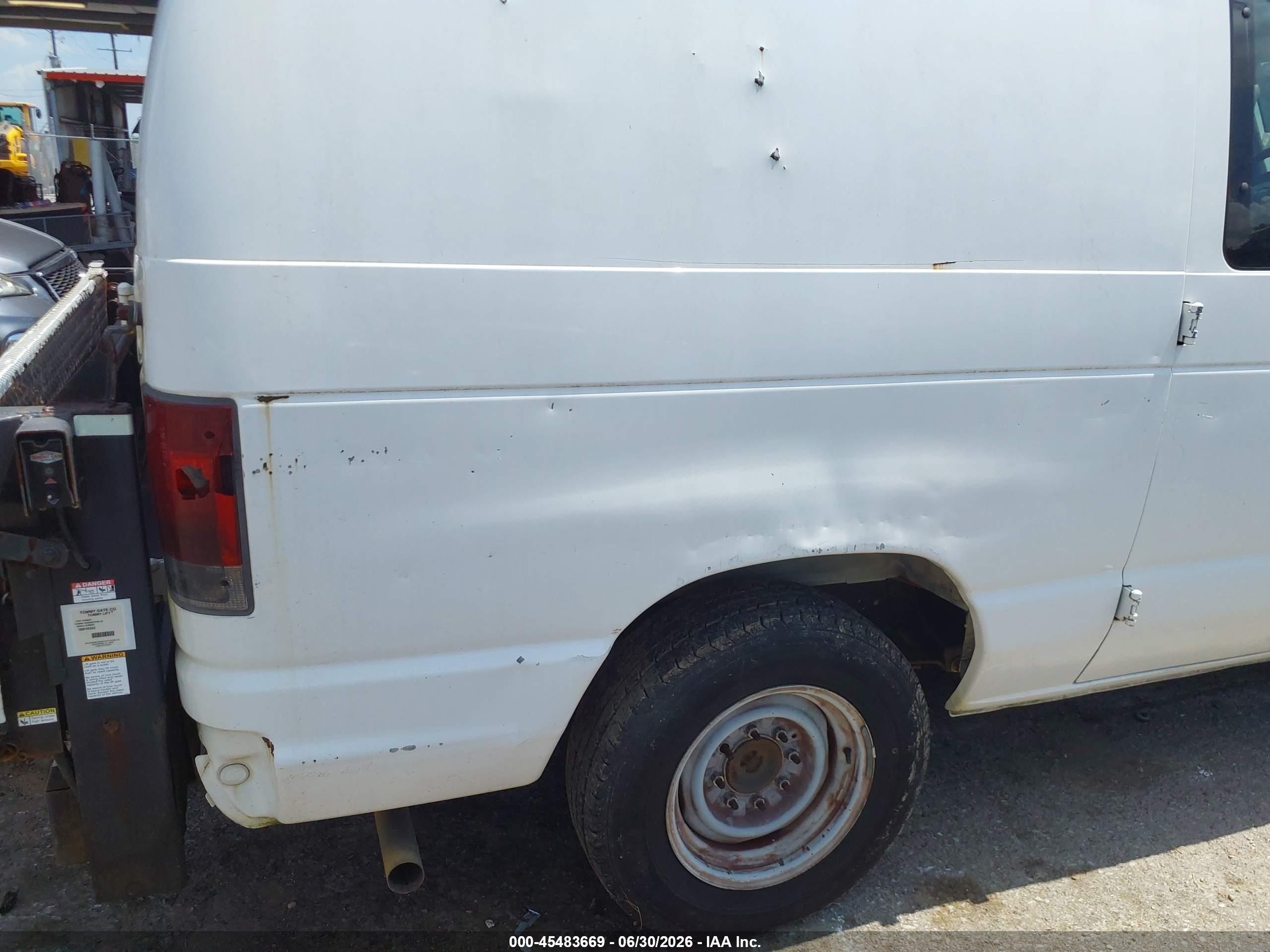 2008 Ford E-150 Commercial/recreational White vin: 1FTNE14W78DA24649