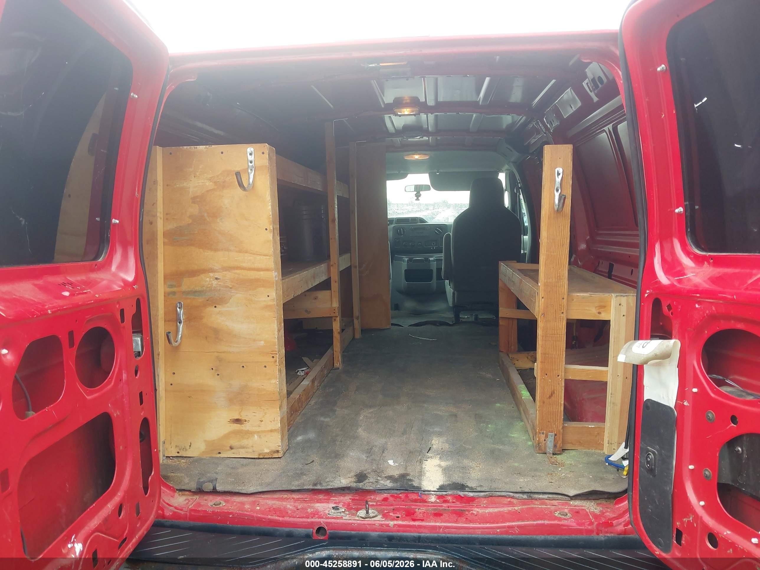 2009 Ford E-150 Commercial/recreational Red vin: 1FTNE14W79DA86134