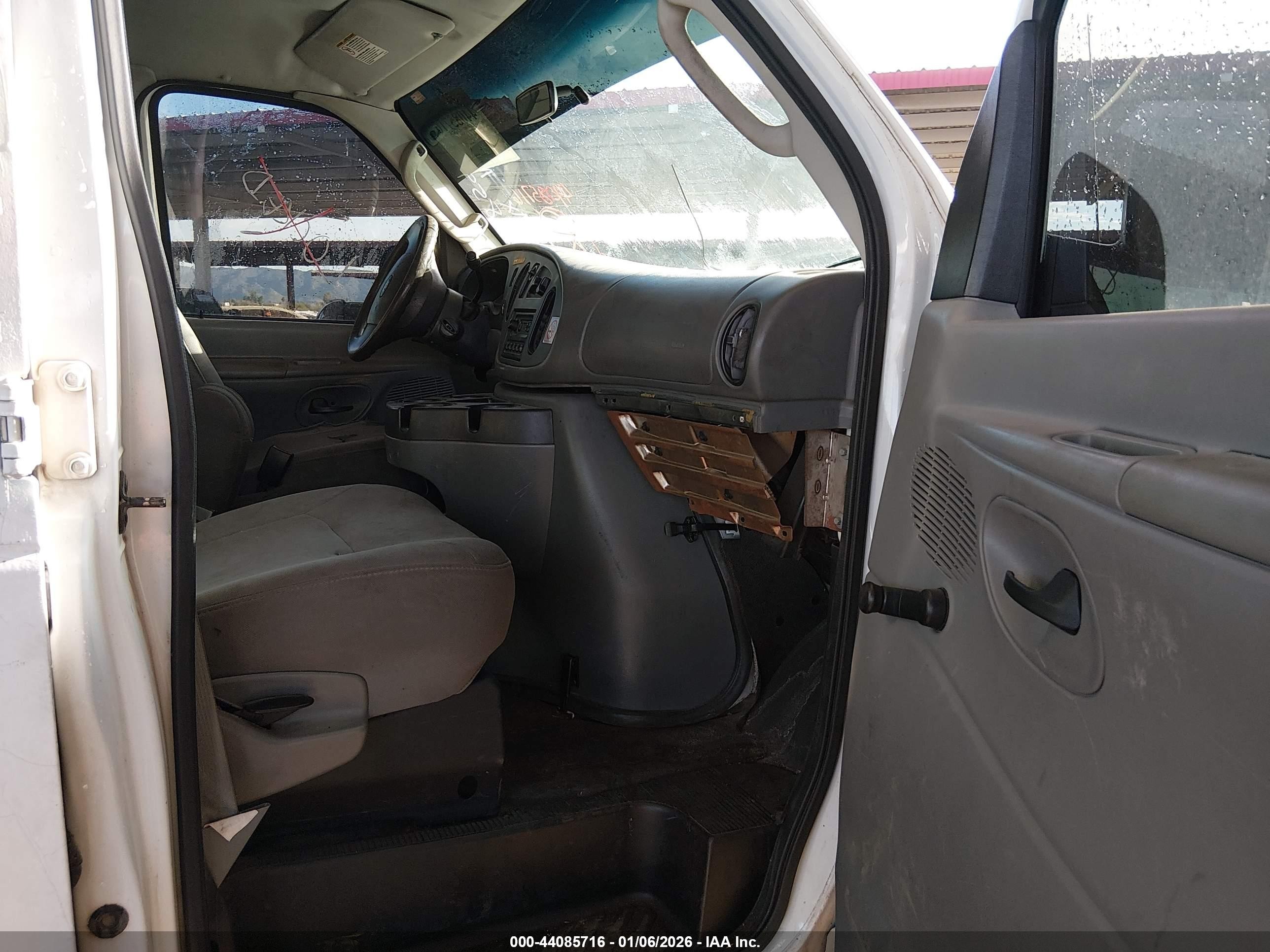 2008 Ford E-150 Commercial/recreational White vin: 1FTNE14W88DA33859