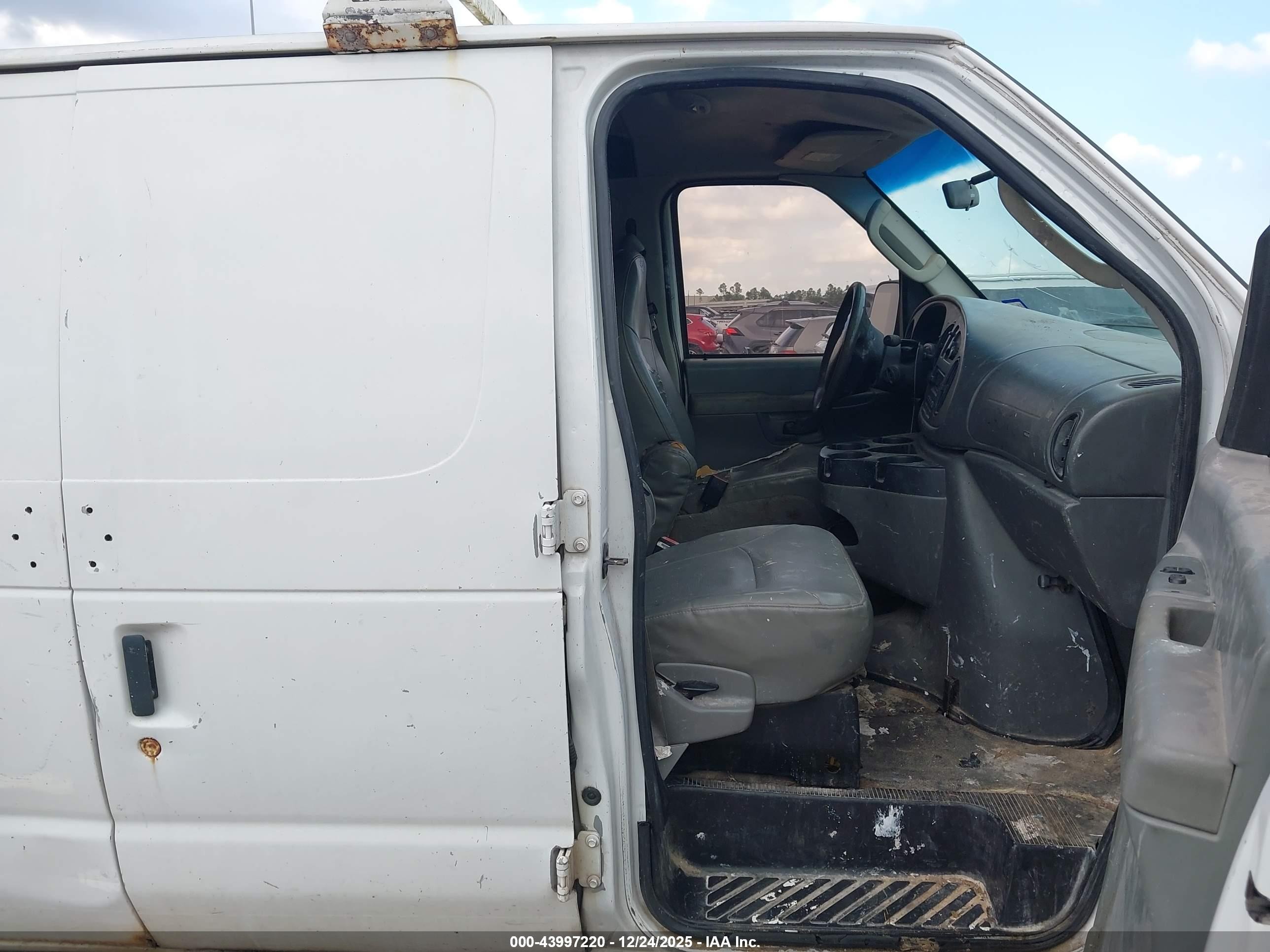 2007 Ford E-150 Commercial/recreational White vin: 1FTNE14W97DB04579