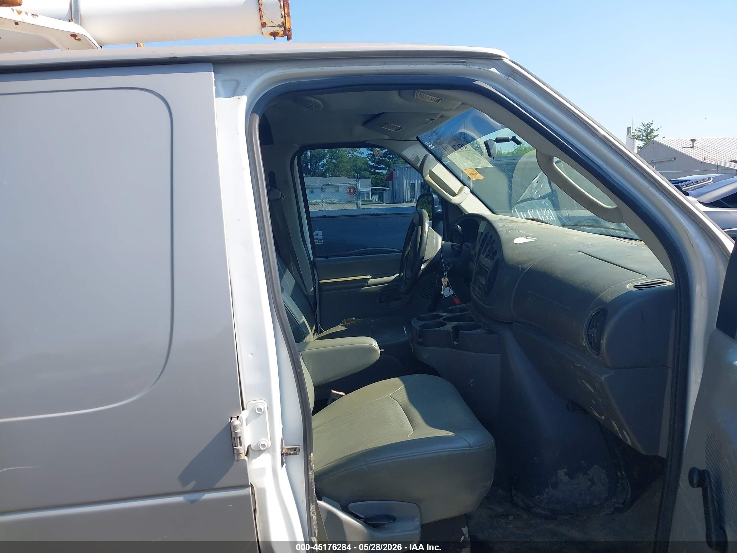 2008 Ford E-150 Commercial/recreational Silver vin: 1FTNE14W98DA30307