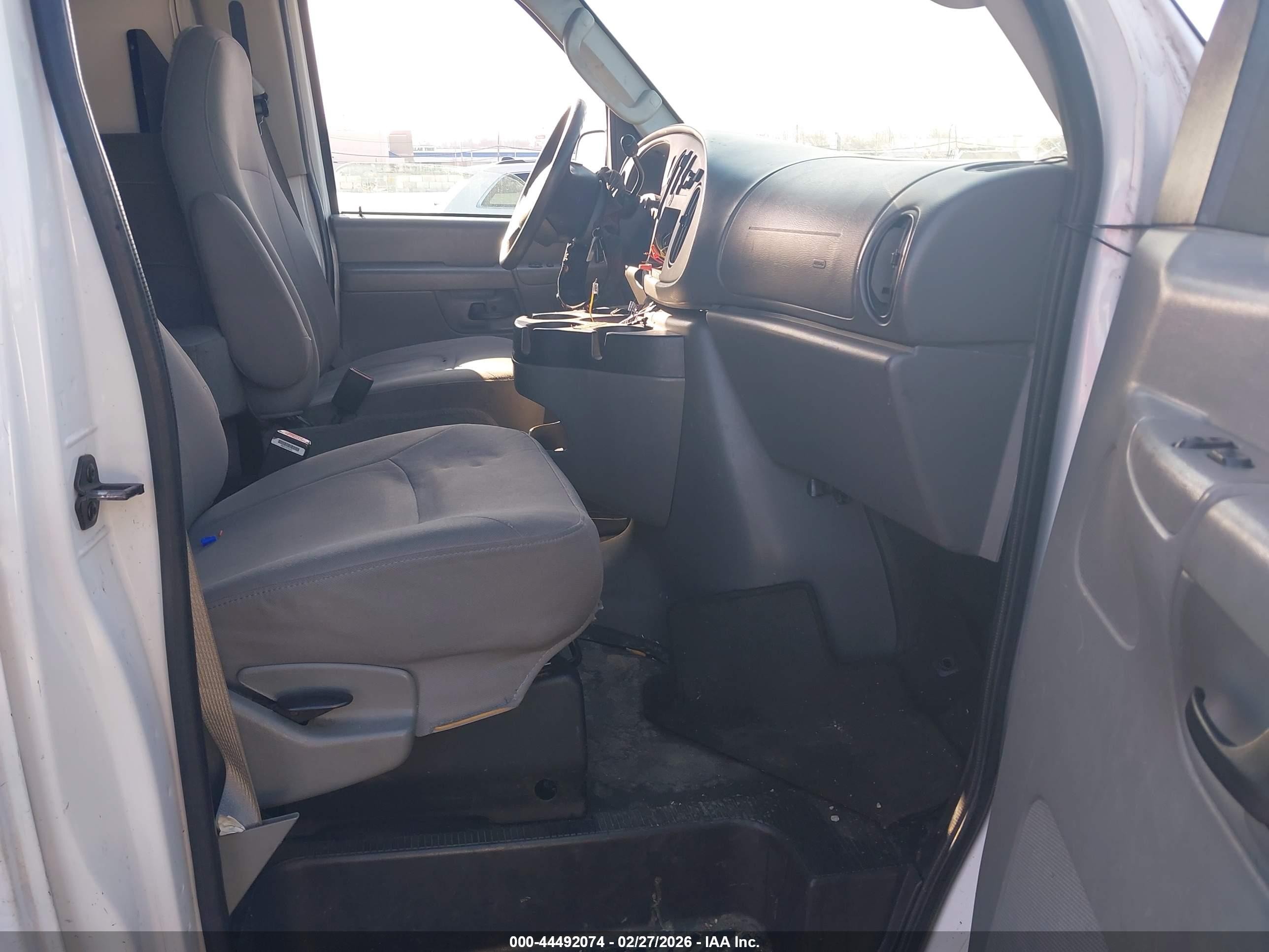 2007 Ford E-150   White vin: 1FTNE14WX7DA28757