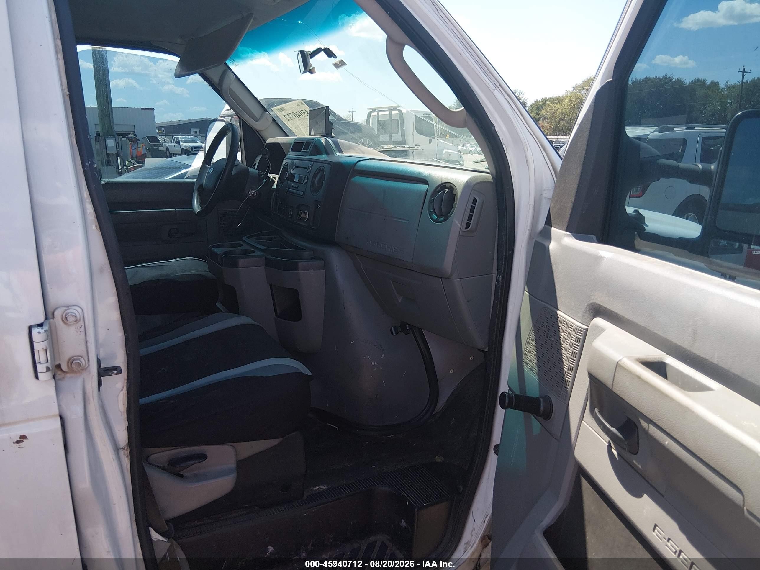 2009 Ford E-150 Commercial/recreational White vin: 1FTNE14WX9DA47876