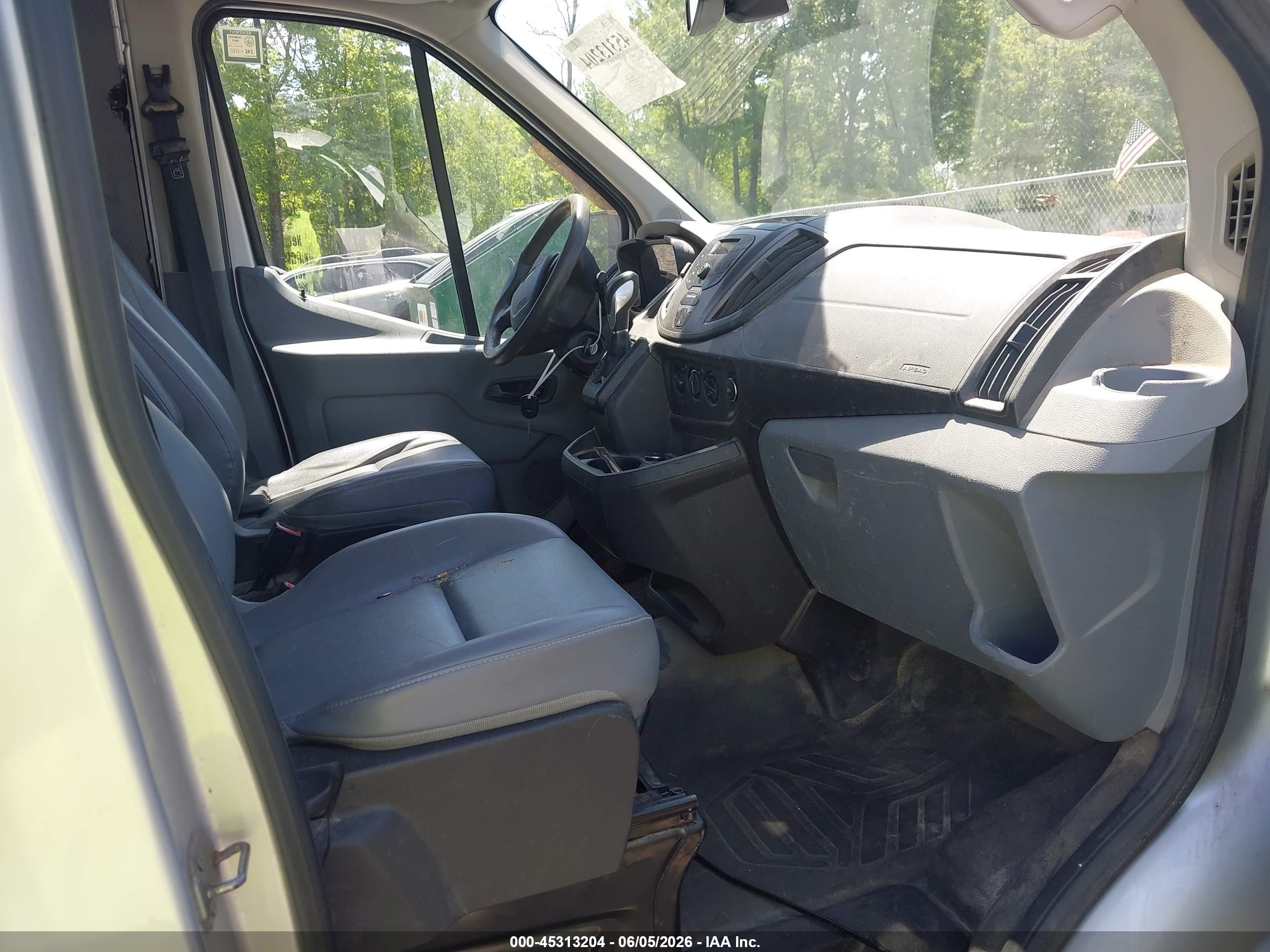 2015 Ford Transit-150   Серебряный vin: 1FTNE1CM7FKA16754