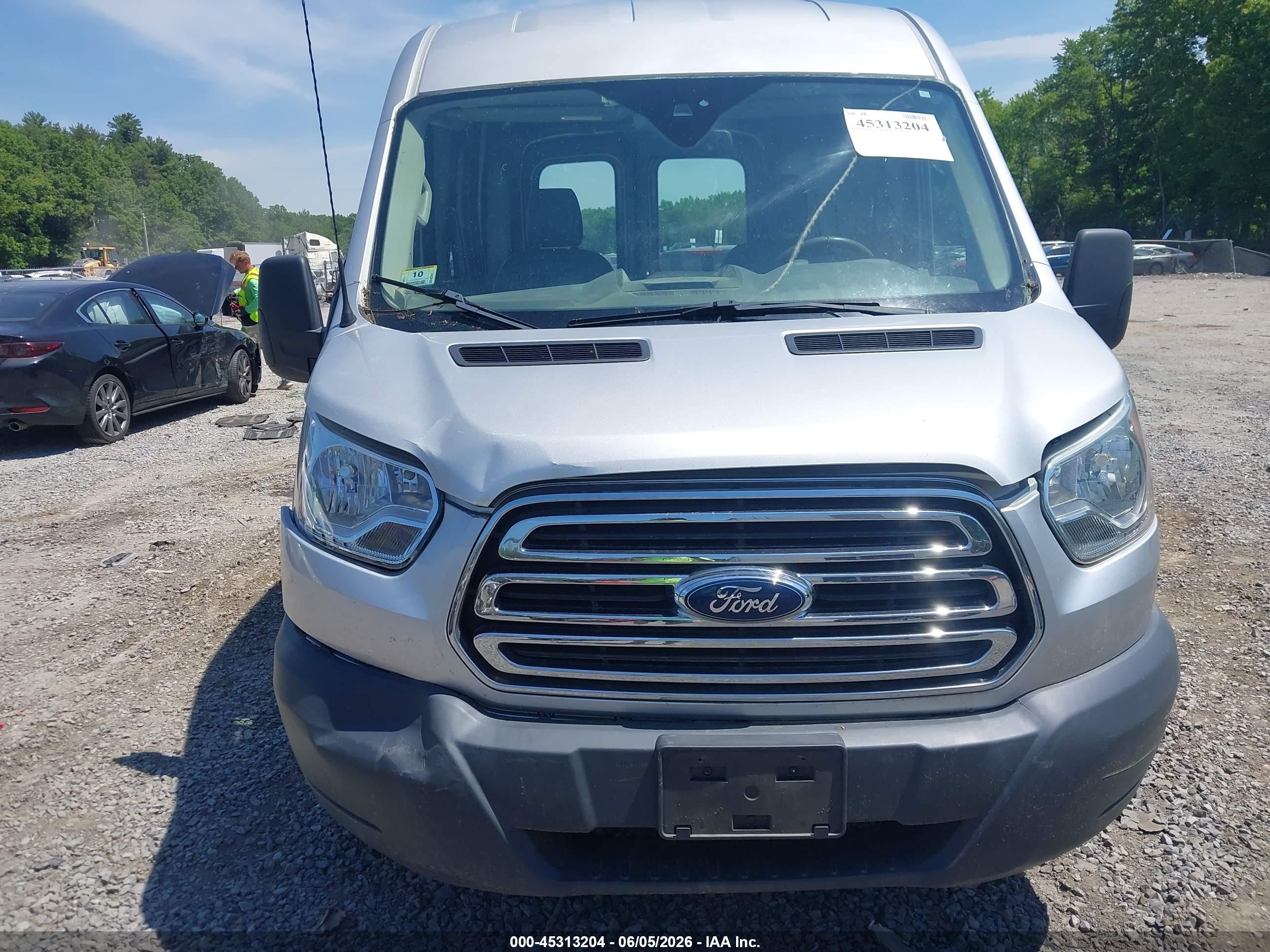 2015 Ford Transit-150   Серебряный vin: 1FTNE1CM7FKA16754