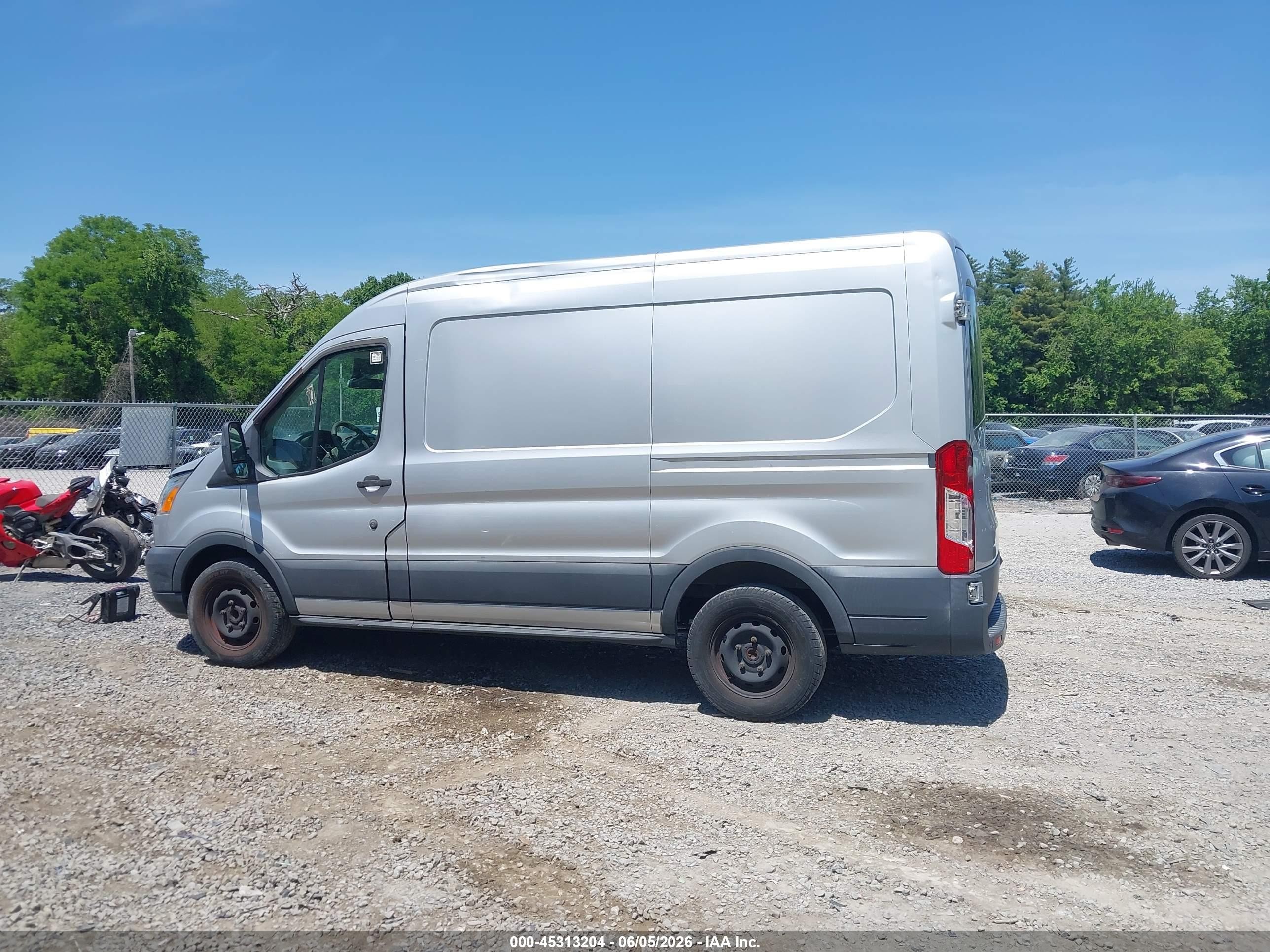 2015 Ford Transit-150   Серебряный vin: 1FTNE1CM7FKA16754