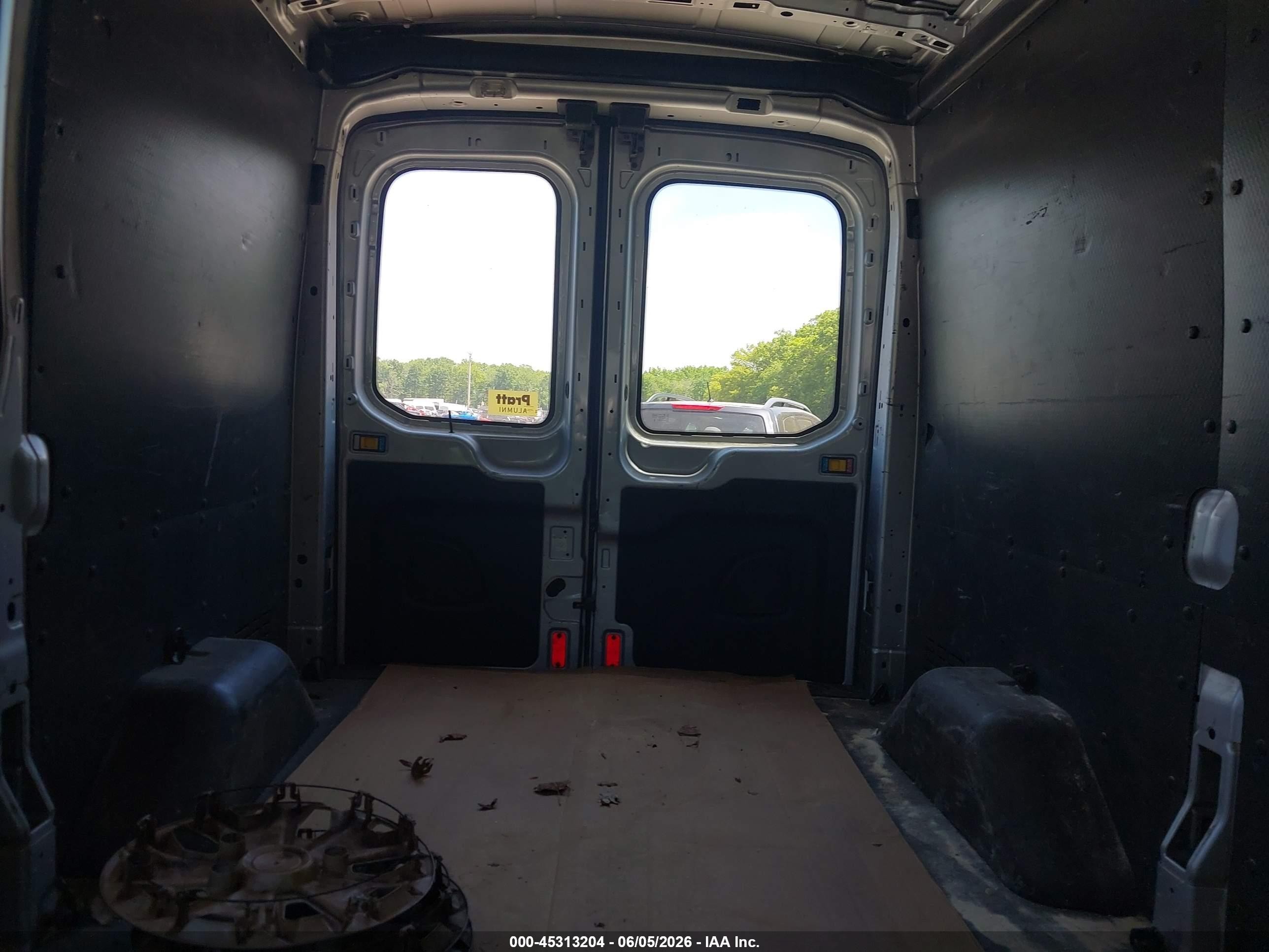 2015 Ford Transit-150   Серебряный vin: 1FTNE1CM7FKA16754