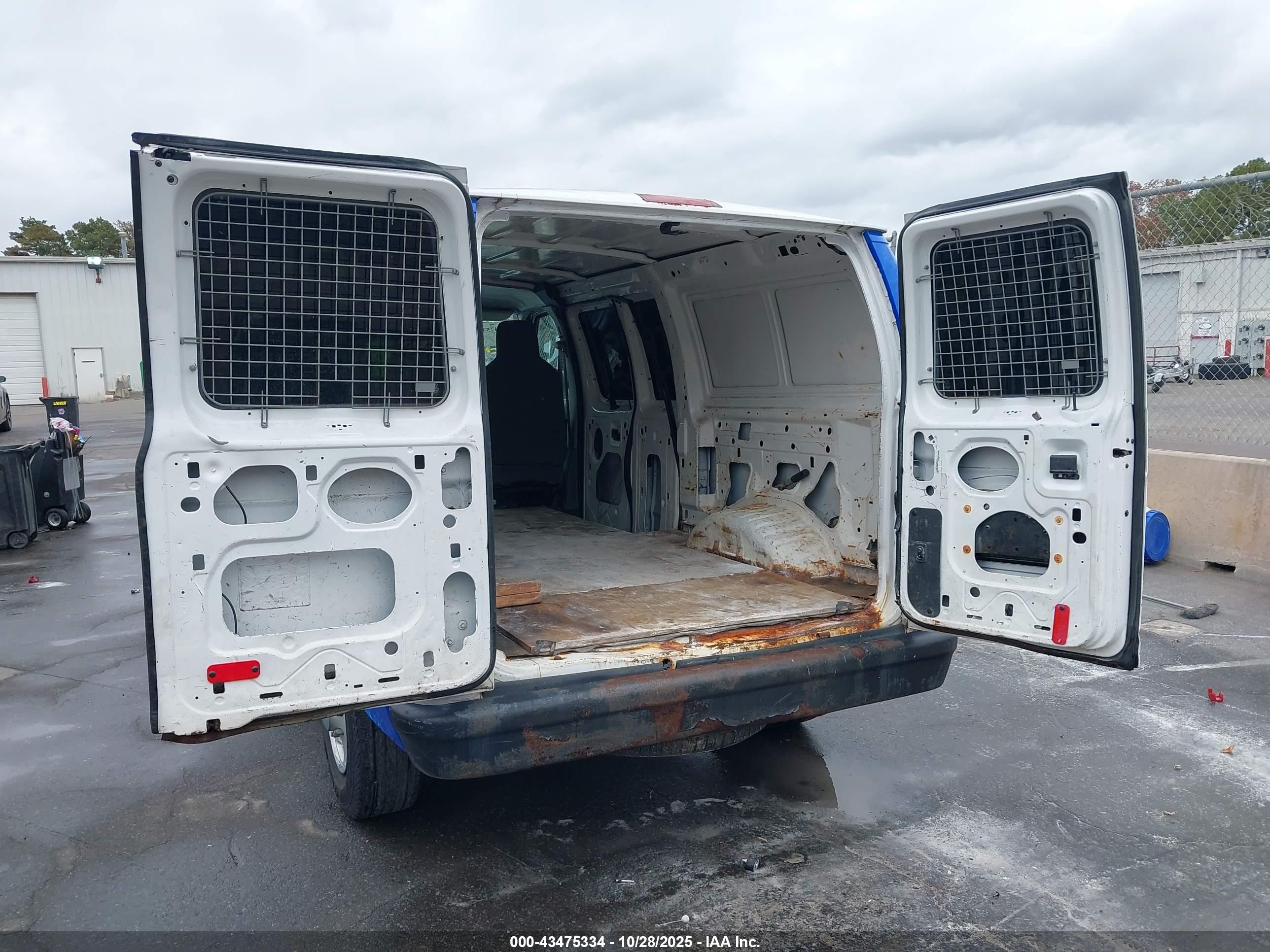2010 Ford E-150 Commercial/recreational White vin: 1FTNE1EL5ADA16821