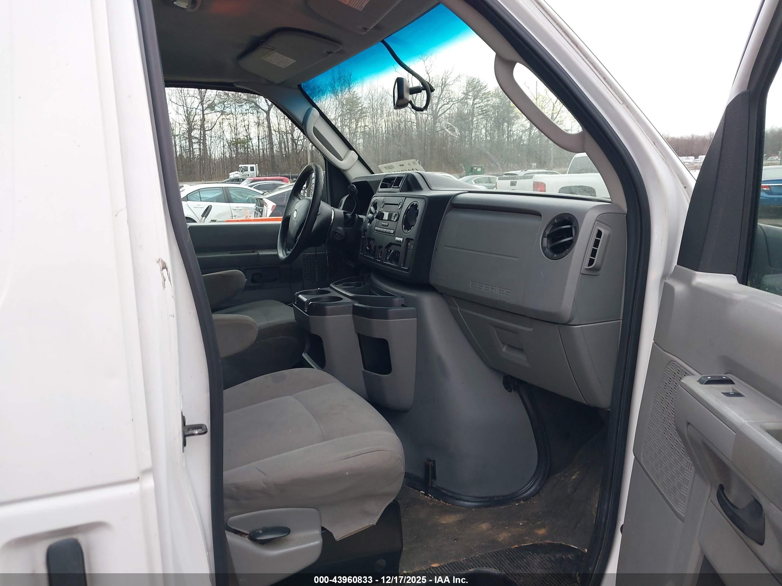 2010 Ford E-150 Commercial/recreational White vin: 1FTNE1EL5ADA64495