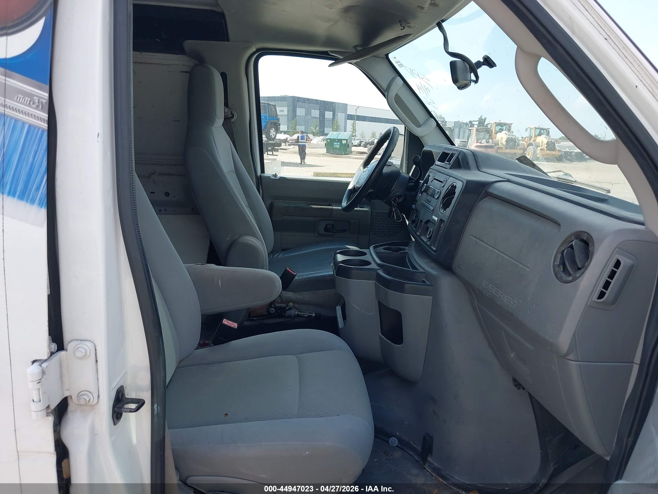 2010 Ford E-150 Commercial Белый vin: 1FTNE1EW0ADA04179