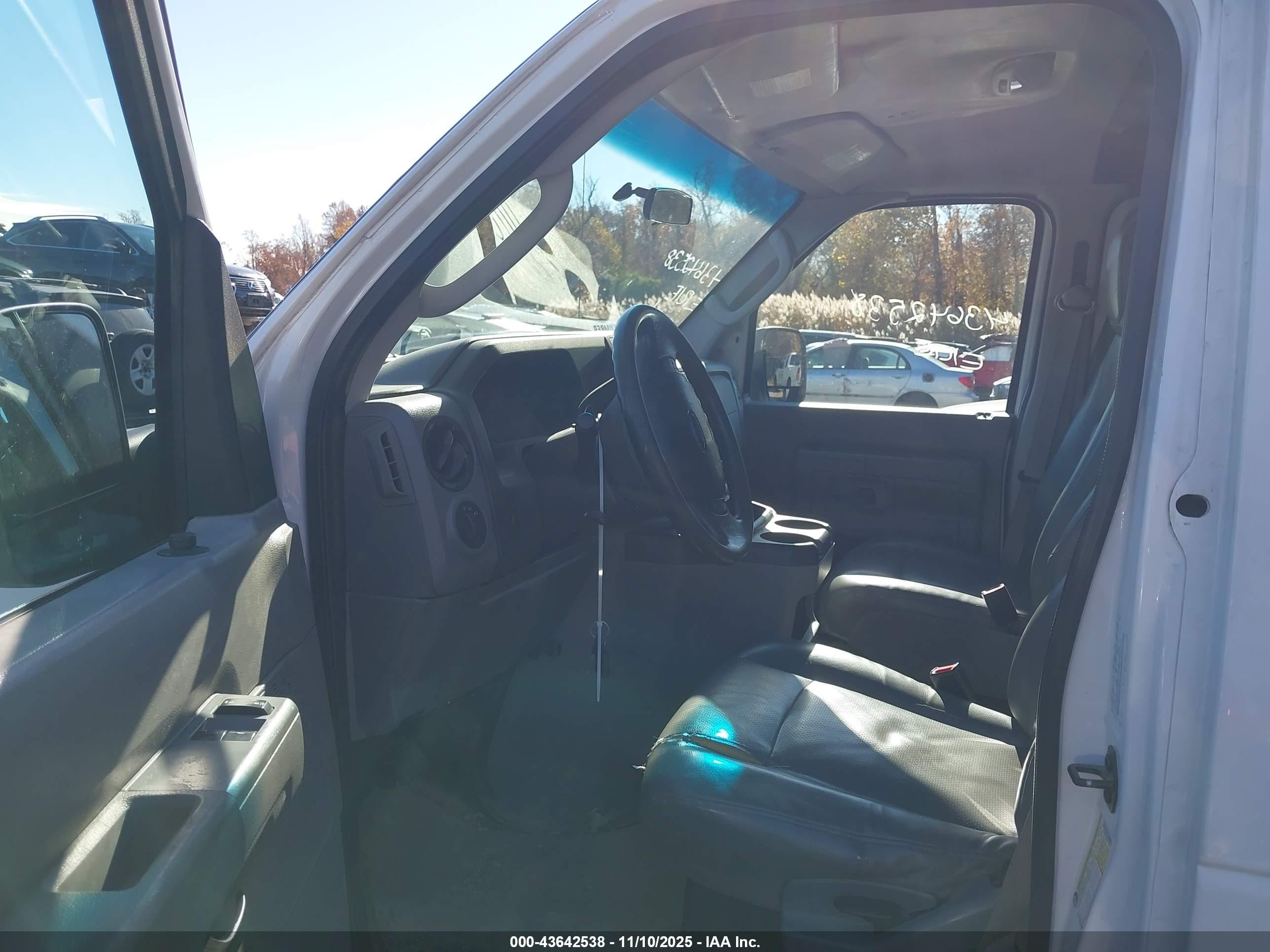 2010 Ford E-150 Commercial/recreational White vin: 1FTNE1EW0ADA14226