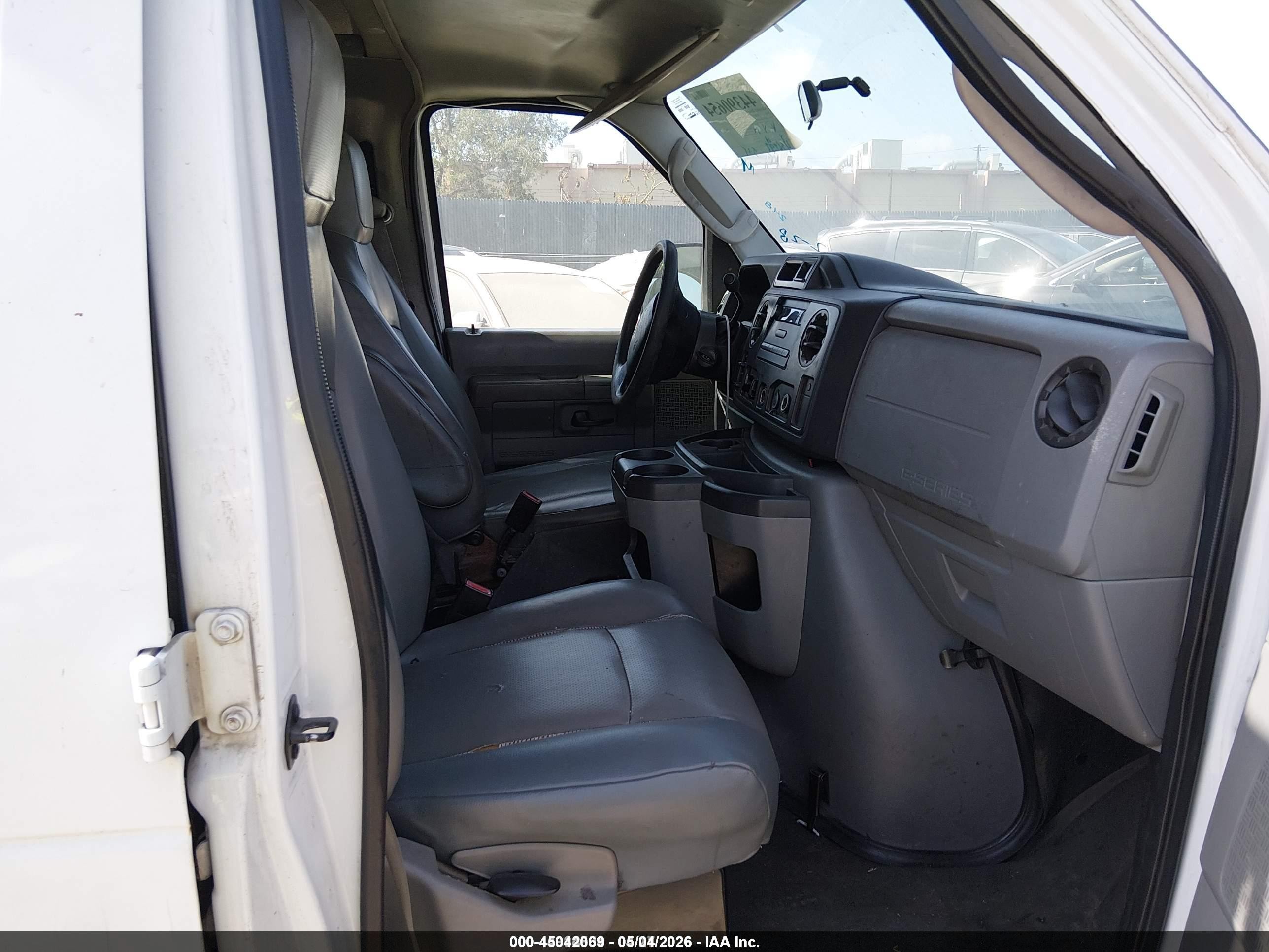 2010 Ford E-150 Commercial/recreational White vin: 1FTNE1EW0ADA98516