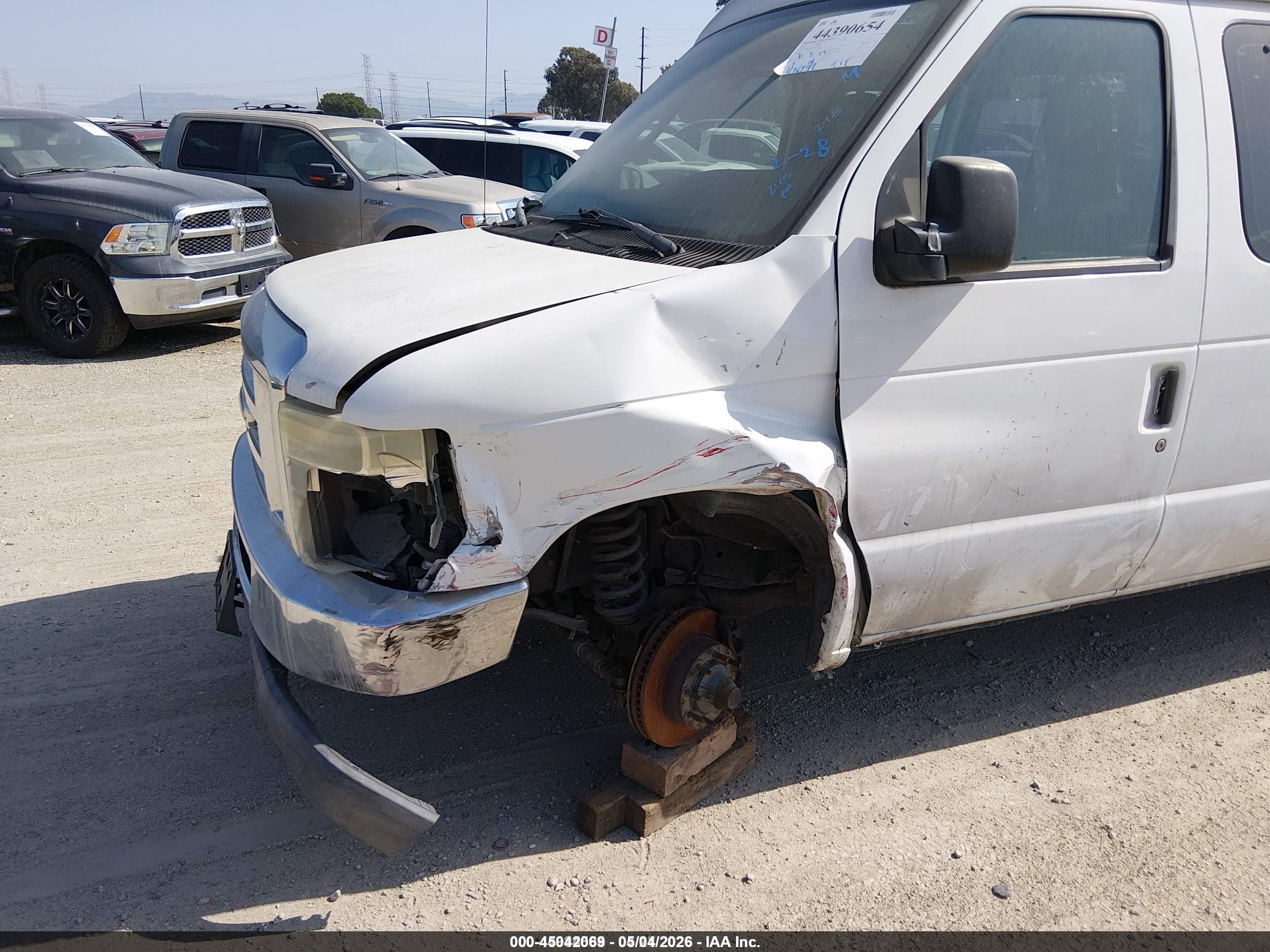 2010 Ford E-150 Commercial/recreational White vin: 1FTNE1EW0ADA98516