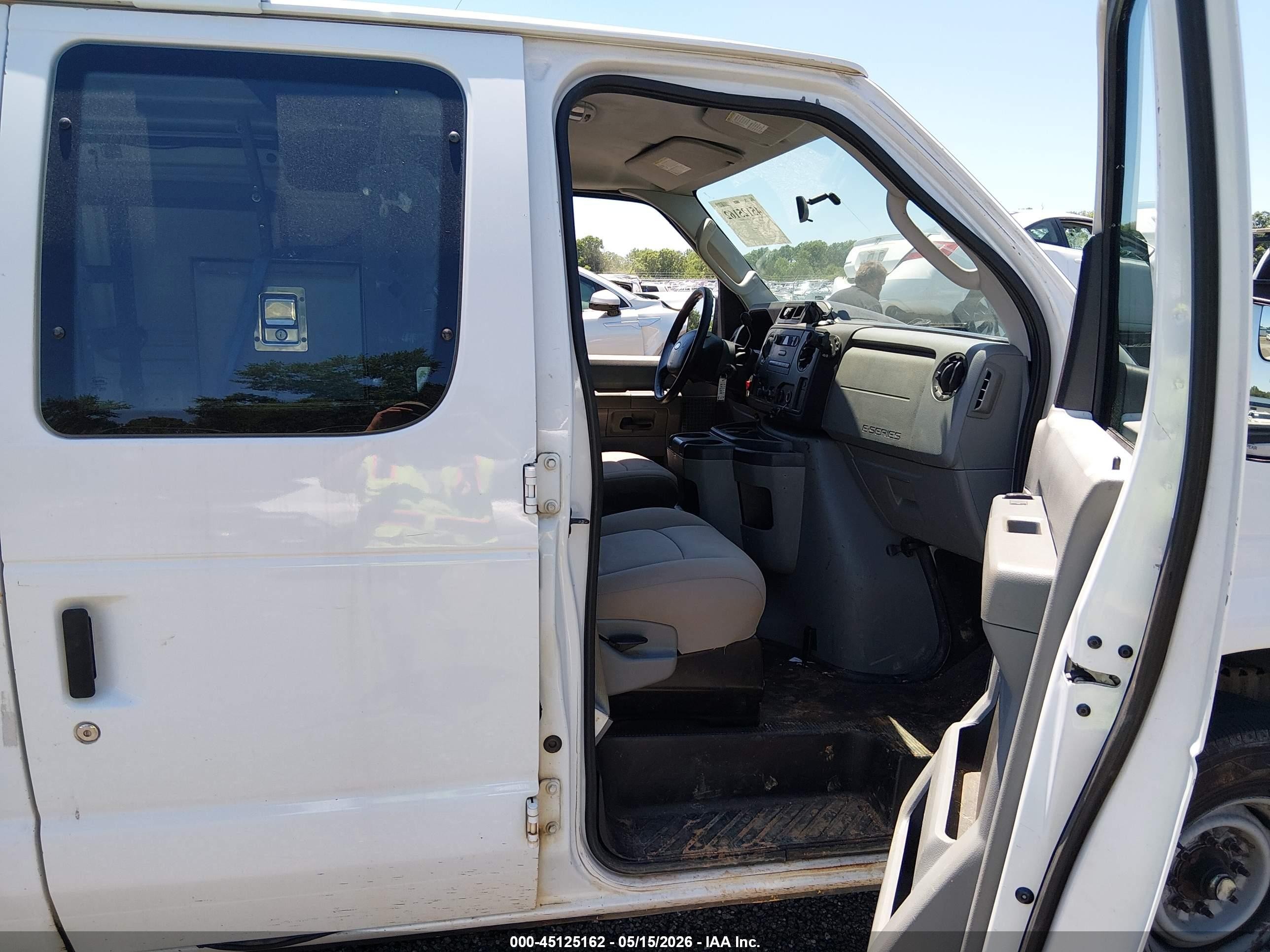 2011 Ford E-150 Commercial White vin: 1FTNE1EW0BDB02596