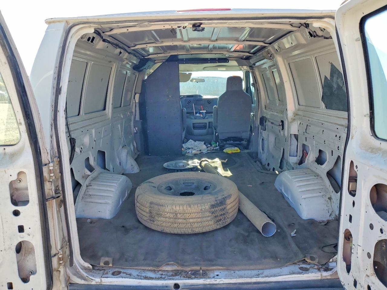 2011 Ford Econoline E150 Van White vin: 1FTNE1EW0BDB31032