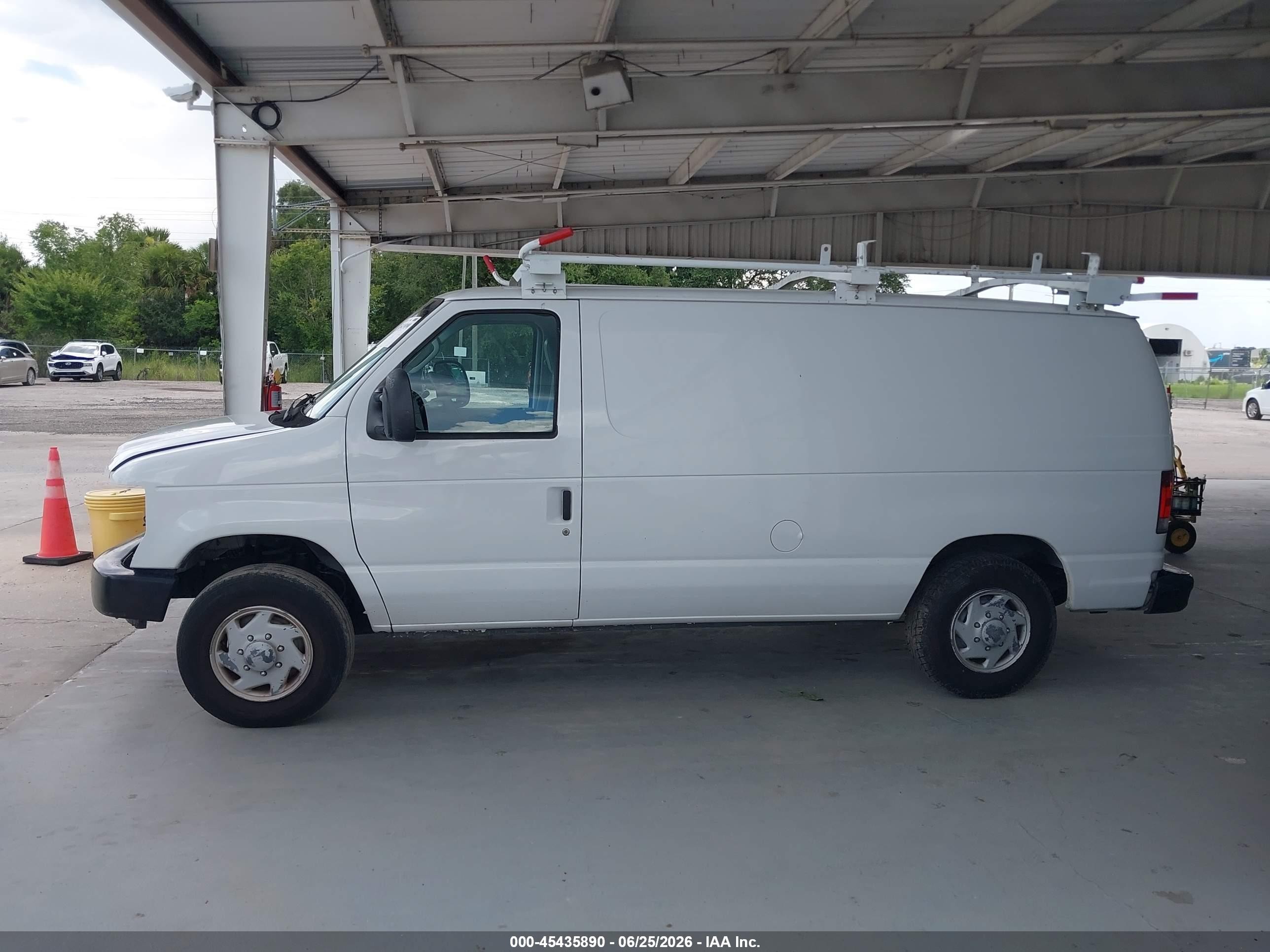 2013 Ford E-150 Commercial White vin: 1FTNE1EW0DDA10858