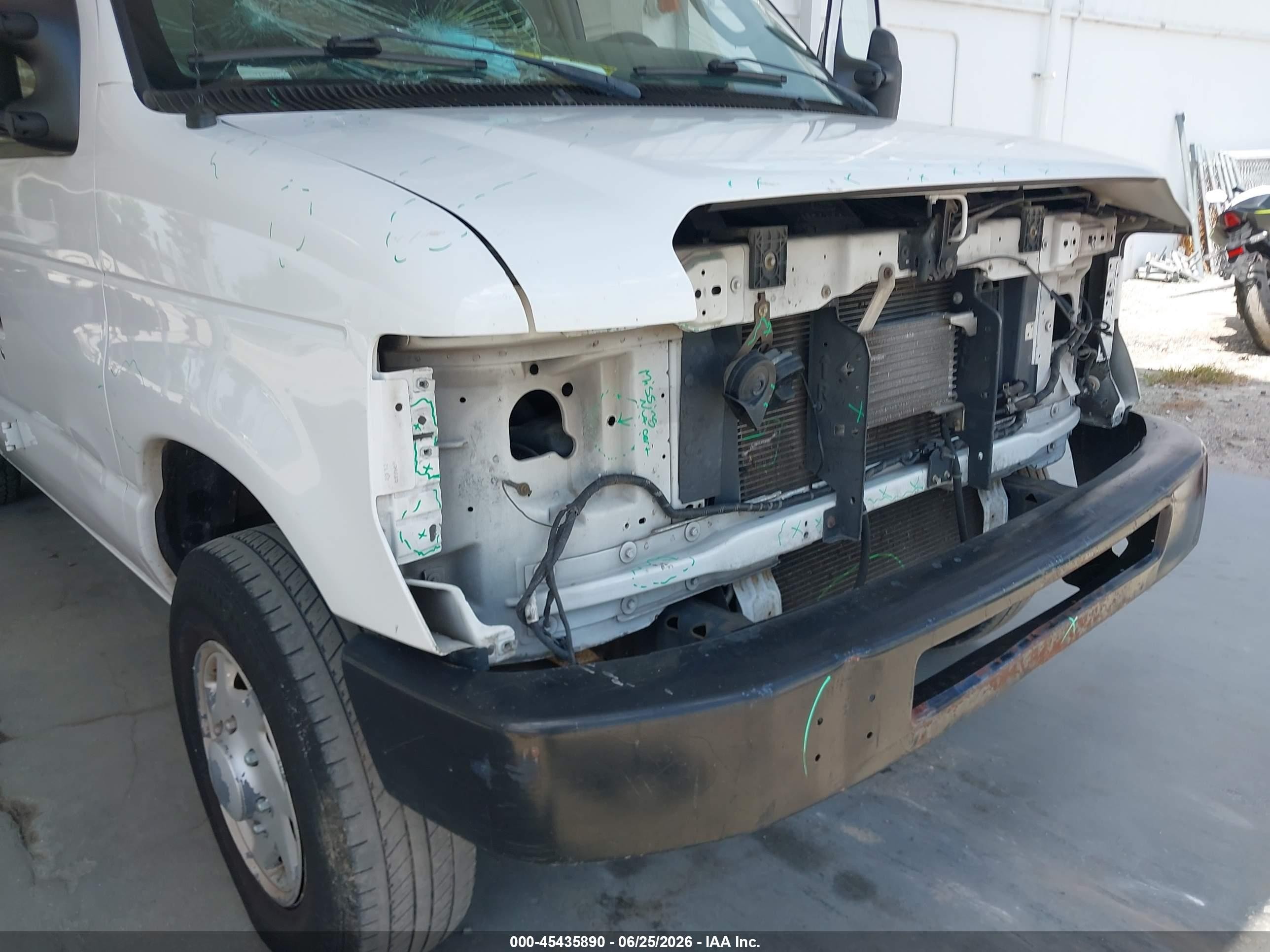2013 Ford E-150 Commercial White vin: 1FTNE1EW0DDA10858