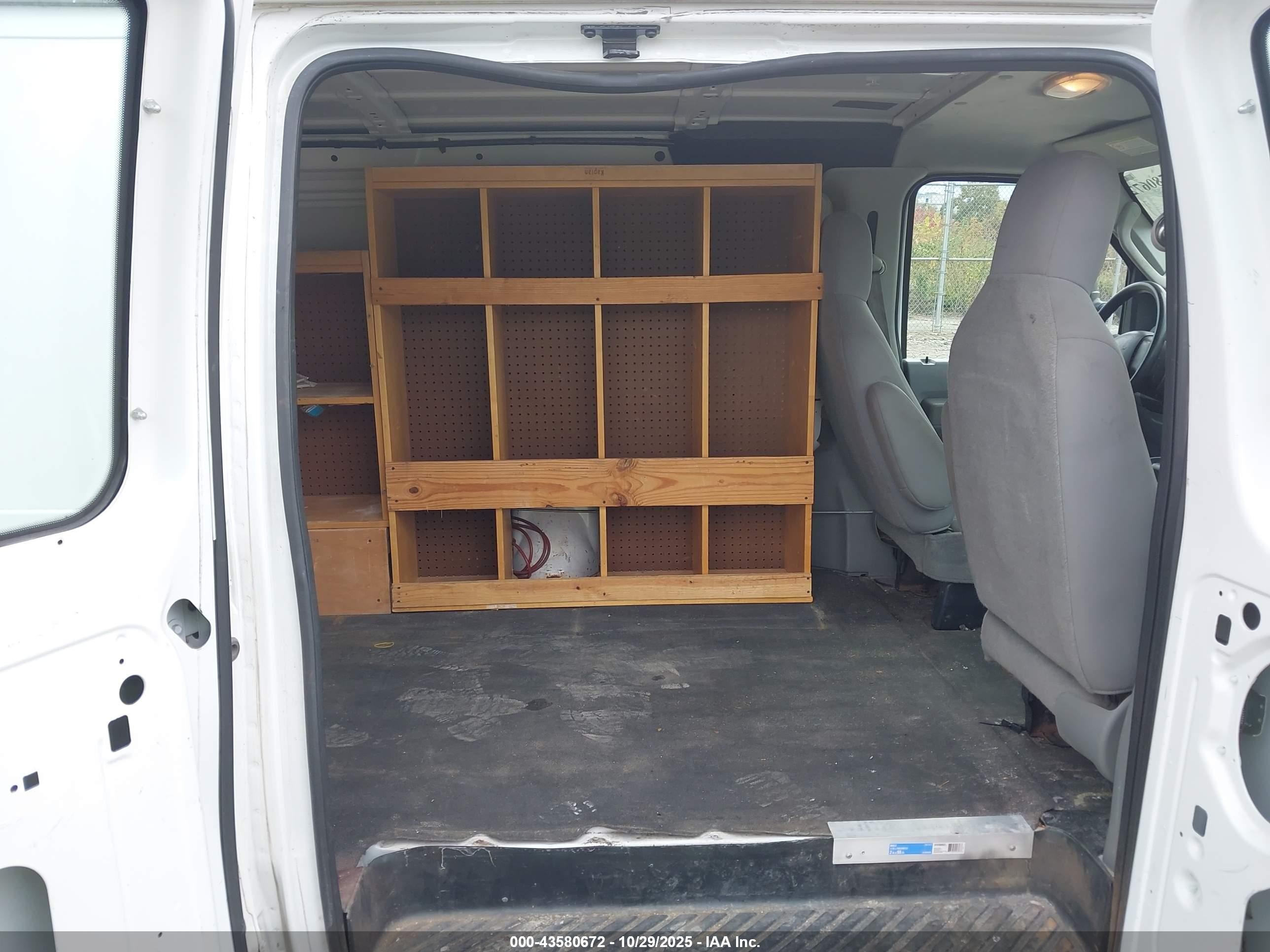 2010 Ford E-150 Commercial/recreational Белый vin: 1FTNE1EW1ADA04806