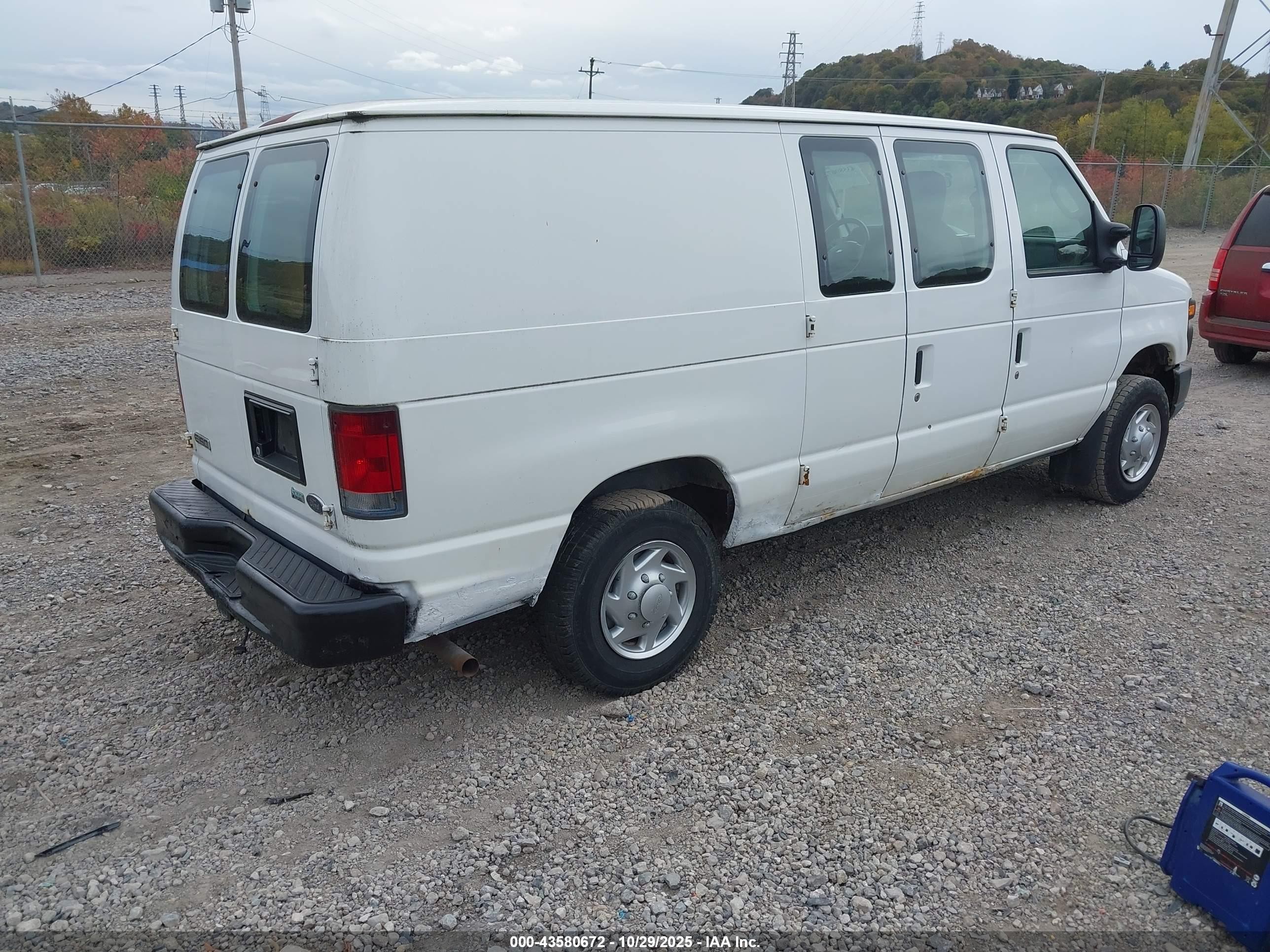 2010 Ford E-150 Commercial/recreational Белый vin: 1FTNE1EW1ADA04806