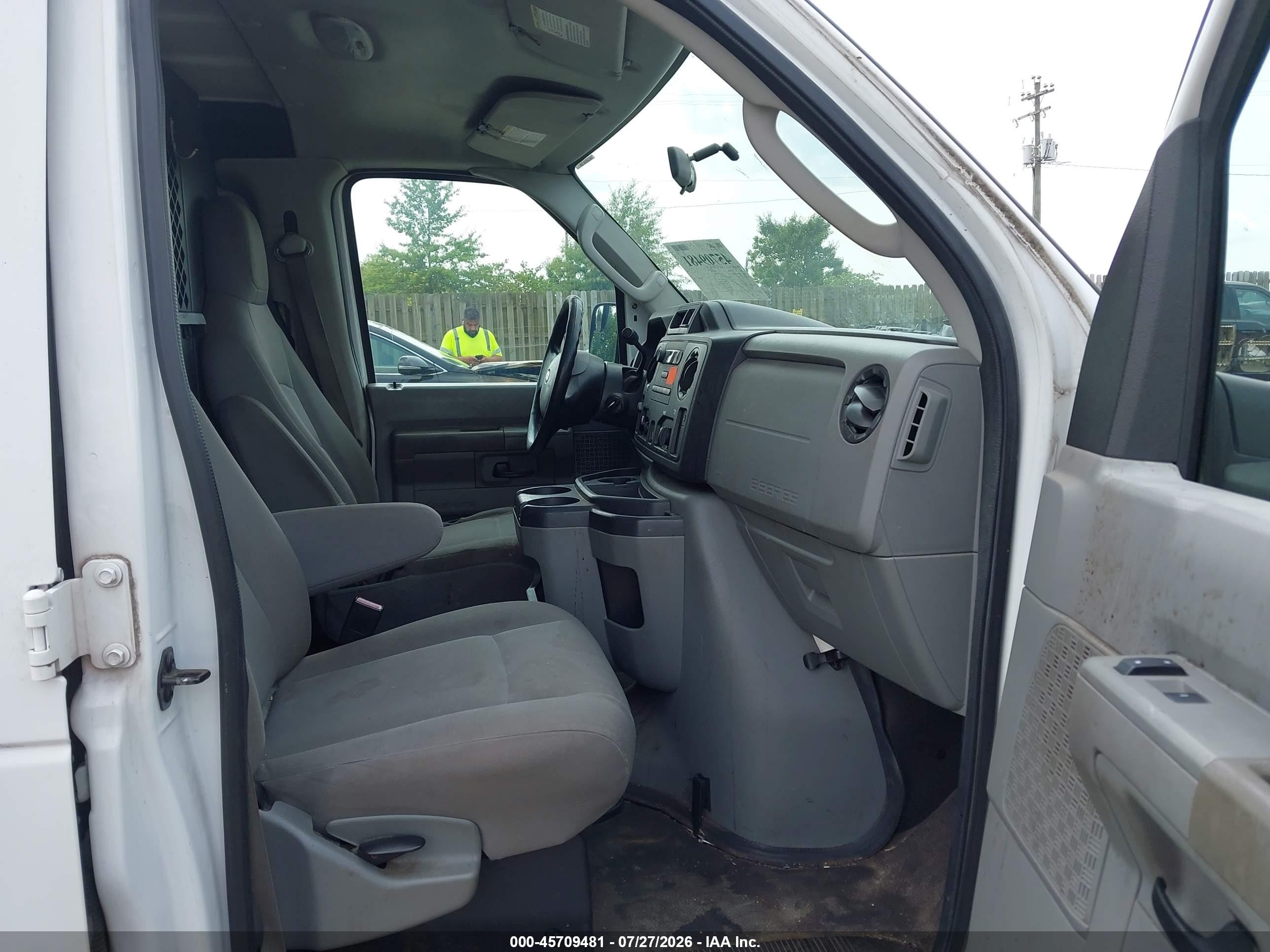 2010 Ford E-150 Commercial/recreational Белый vin: 1FTNE1EW1ADA14929