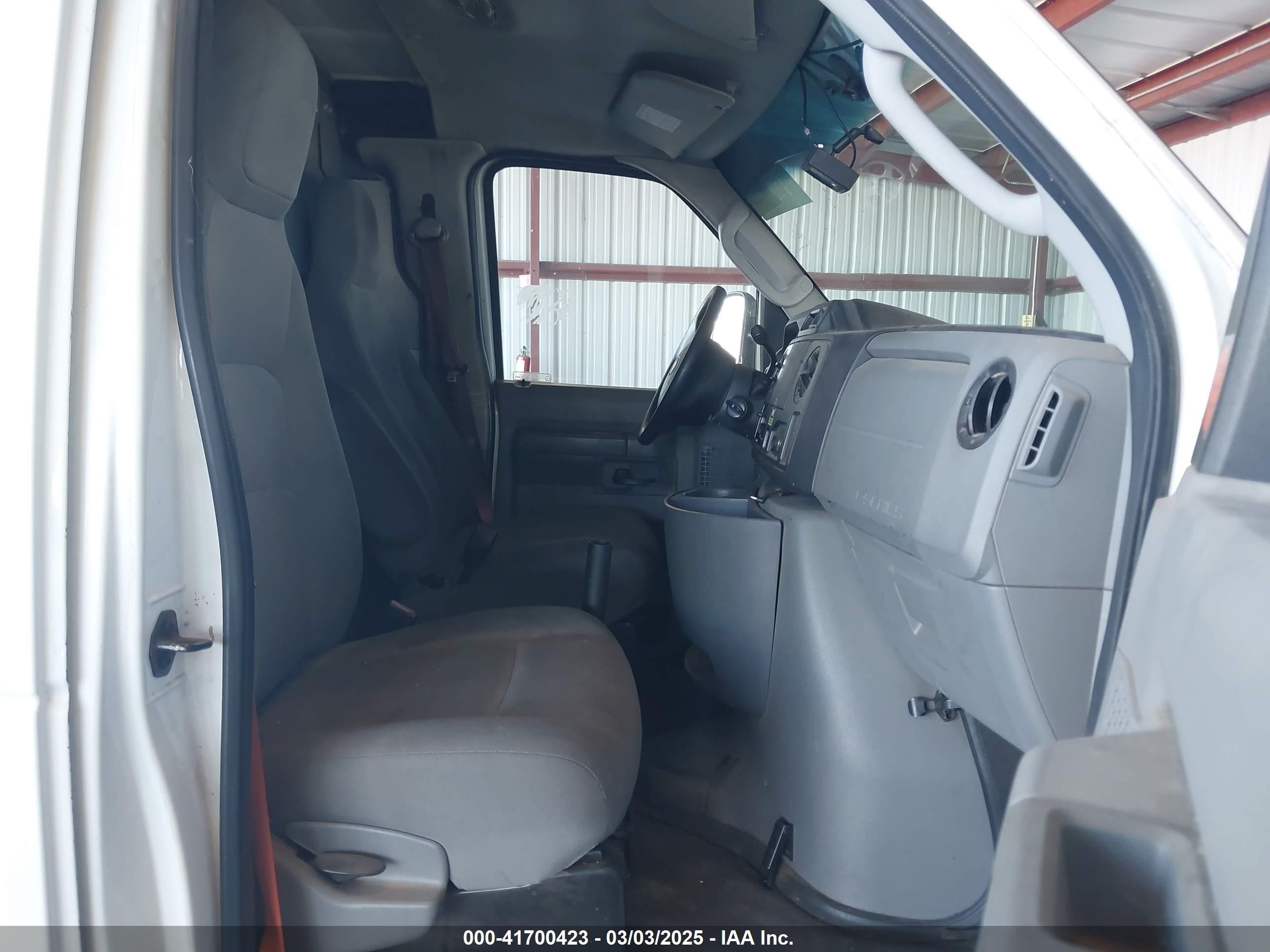 2010 Ford E-150 Commercial/recreational White vin: 1FTNE1EW1ADA90893