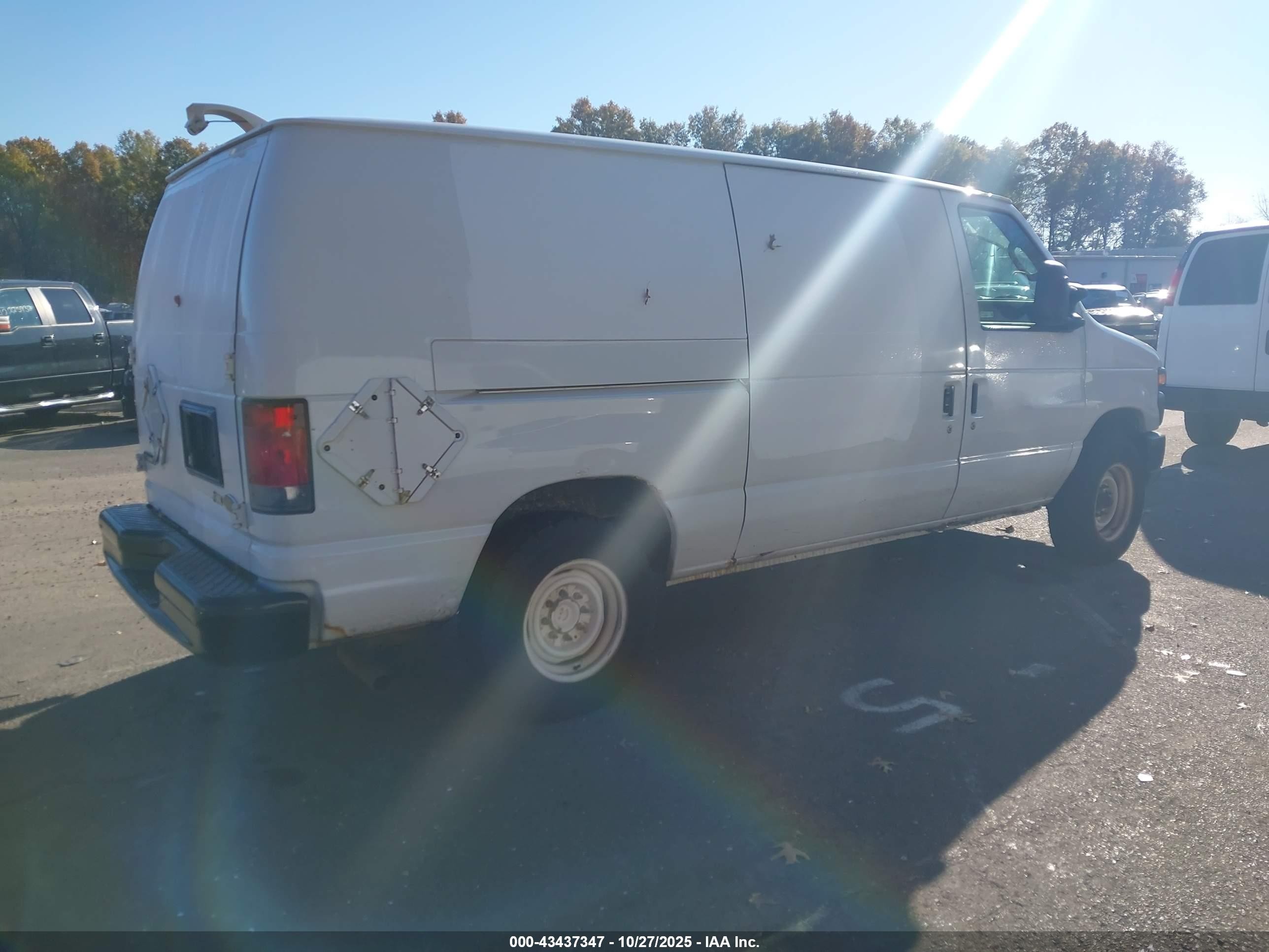 2010 Ford E-150 Commercial/recreational Белый vin: 1FTNE1EW1ADA91350