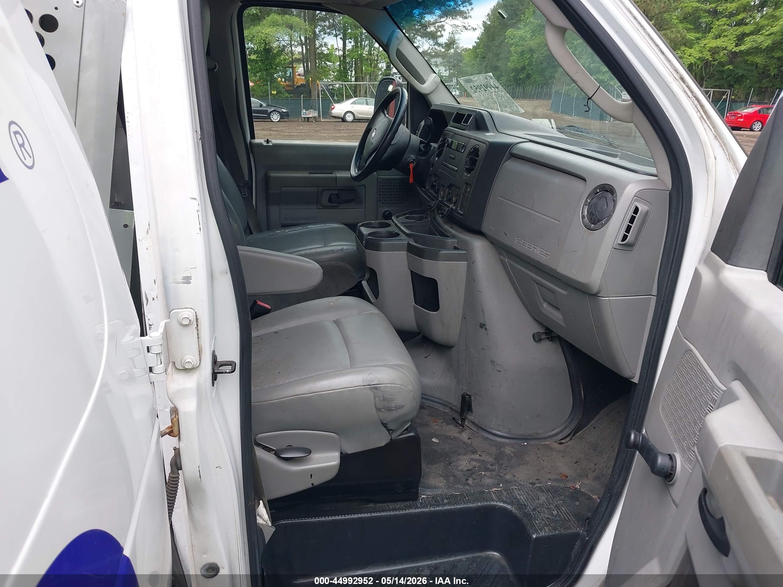 2014 Ford E-150 Commercial White vin: 1FTNE1EW1EDB12252
