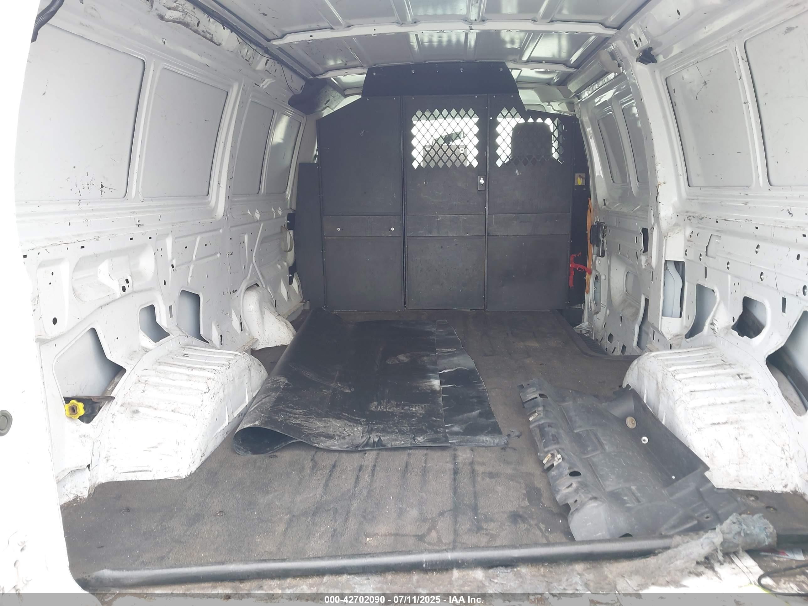 2010 Ford E-150 Commercial/recreational Белый vin: 1FTNE1EW2ADA37006
