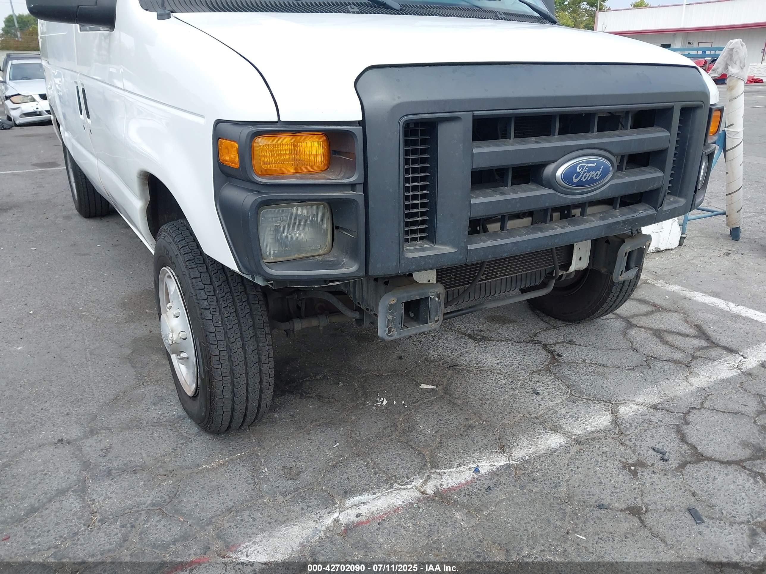 2010 Ford E-150 Commercial/recreational Белый vin: 1FTNE1EW2ADA37006