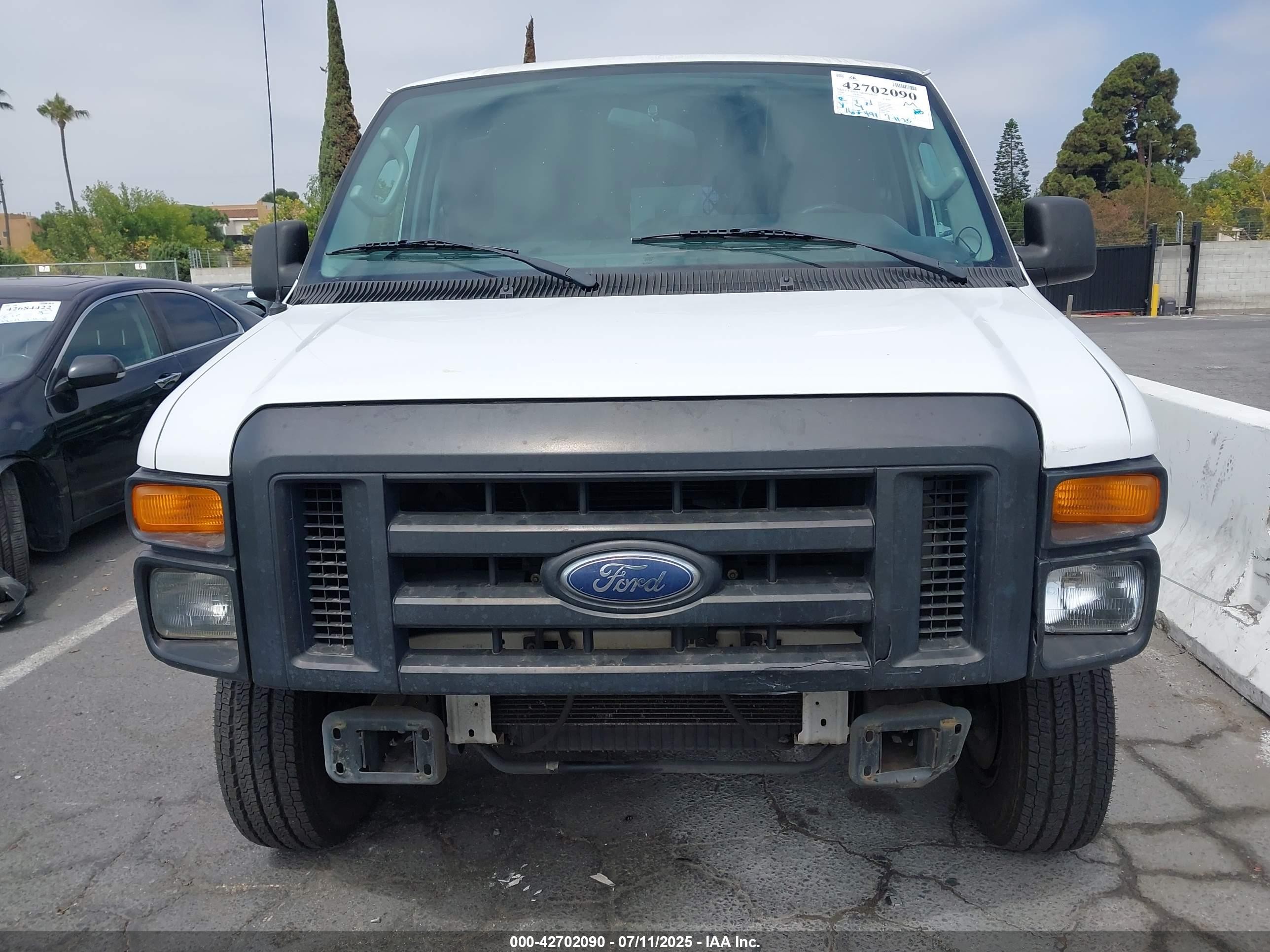 2010 Ford E-150 Commercial/recreational Белый vin: 1FTNE1EW2ADA37006
