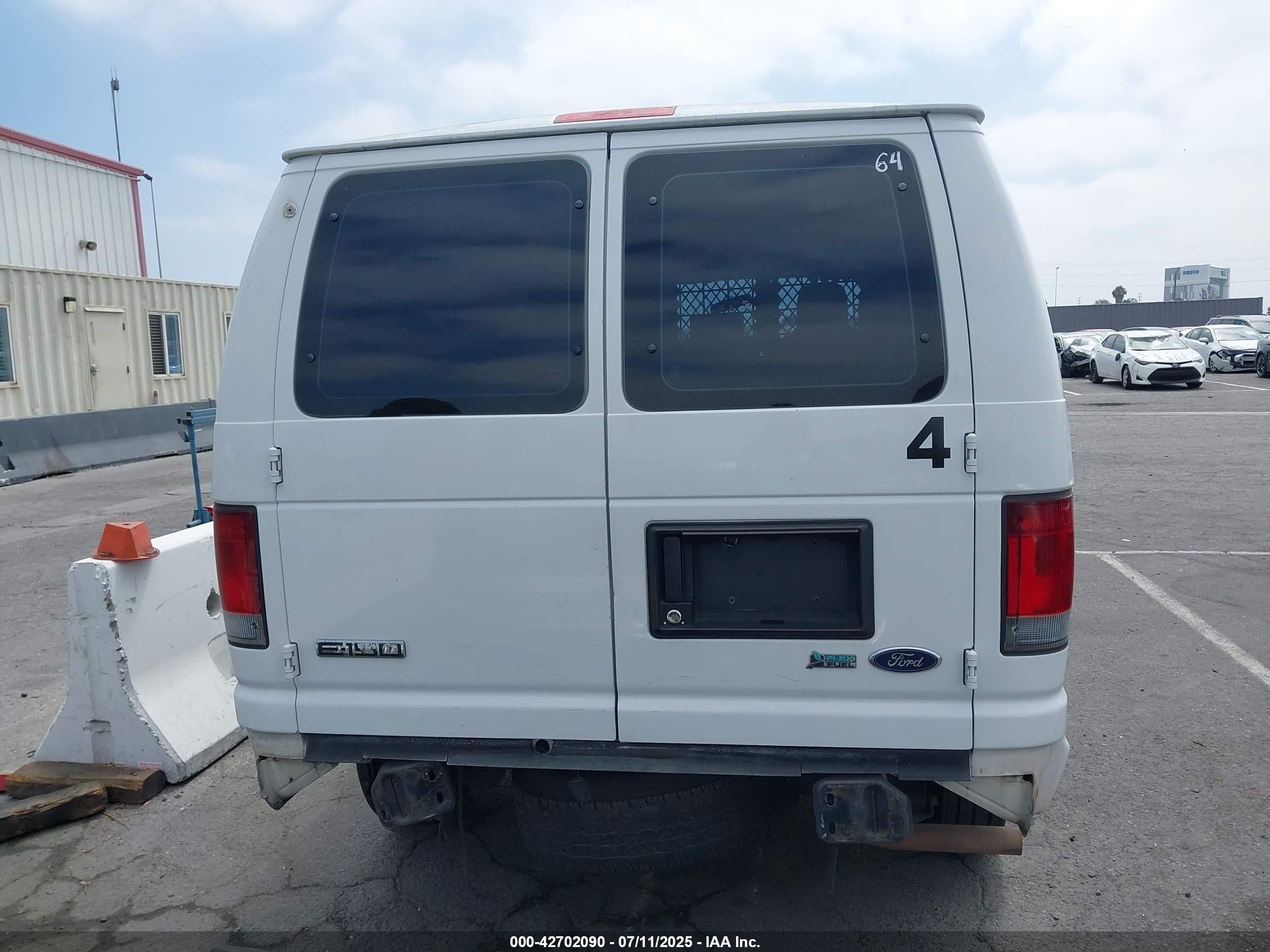 2010 Ford E-150 Commercial/recreational Белый vin: 1FTNE1EW2ADA37006