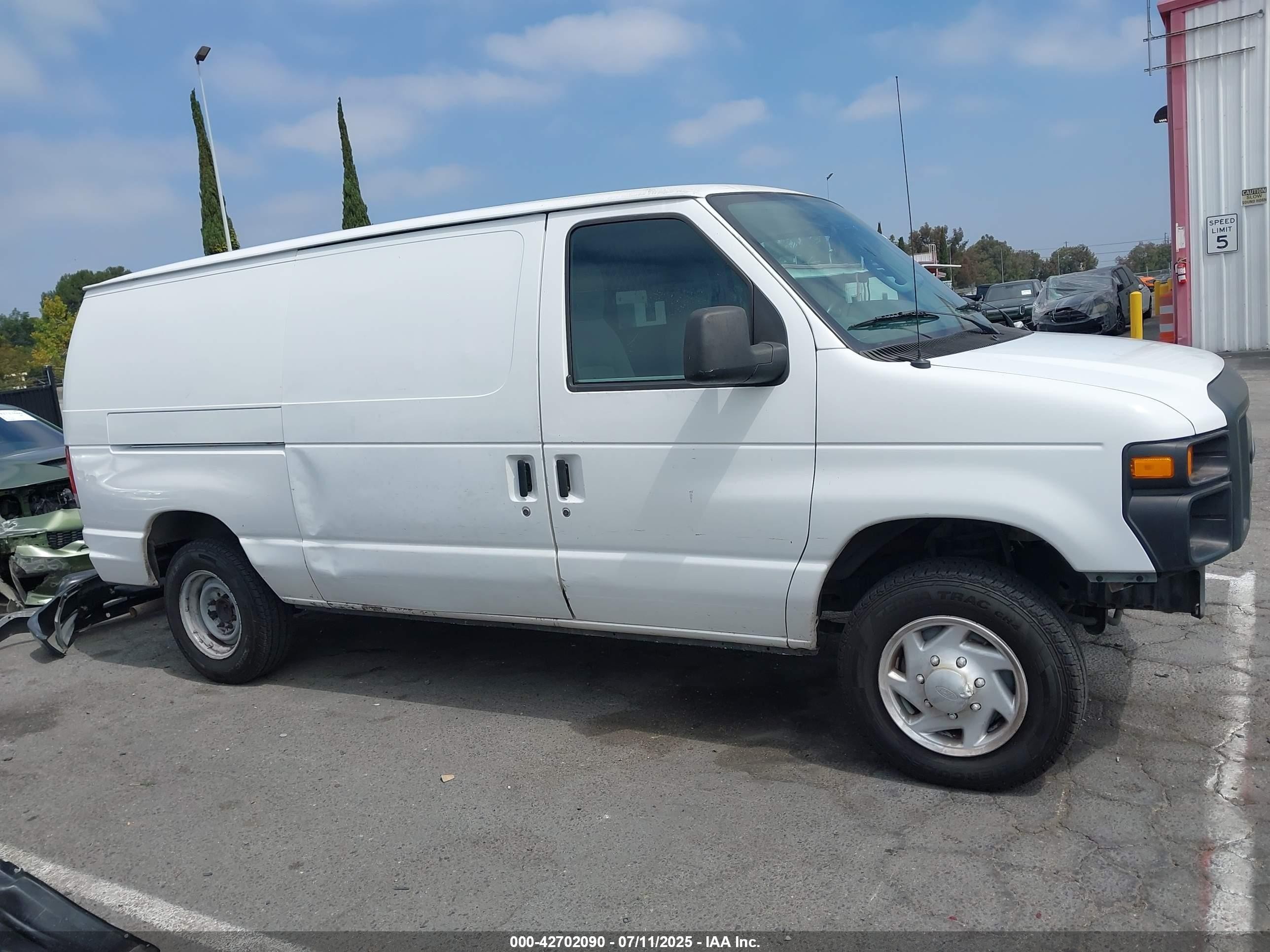 2010 Ford E-150 Commercial/recreational Белый vin: 1FTNE1EW2ADA37006