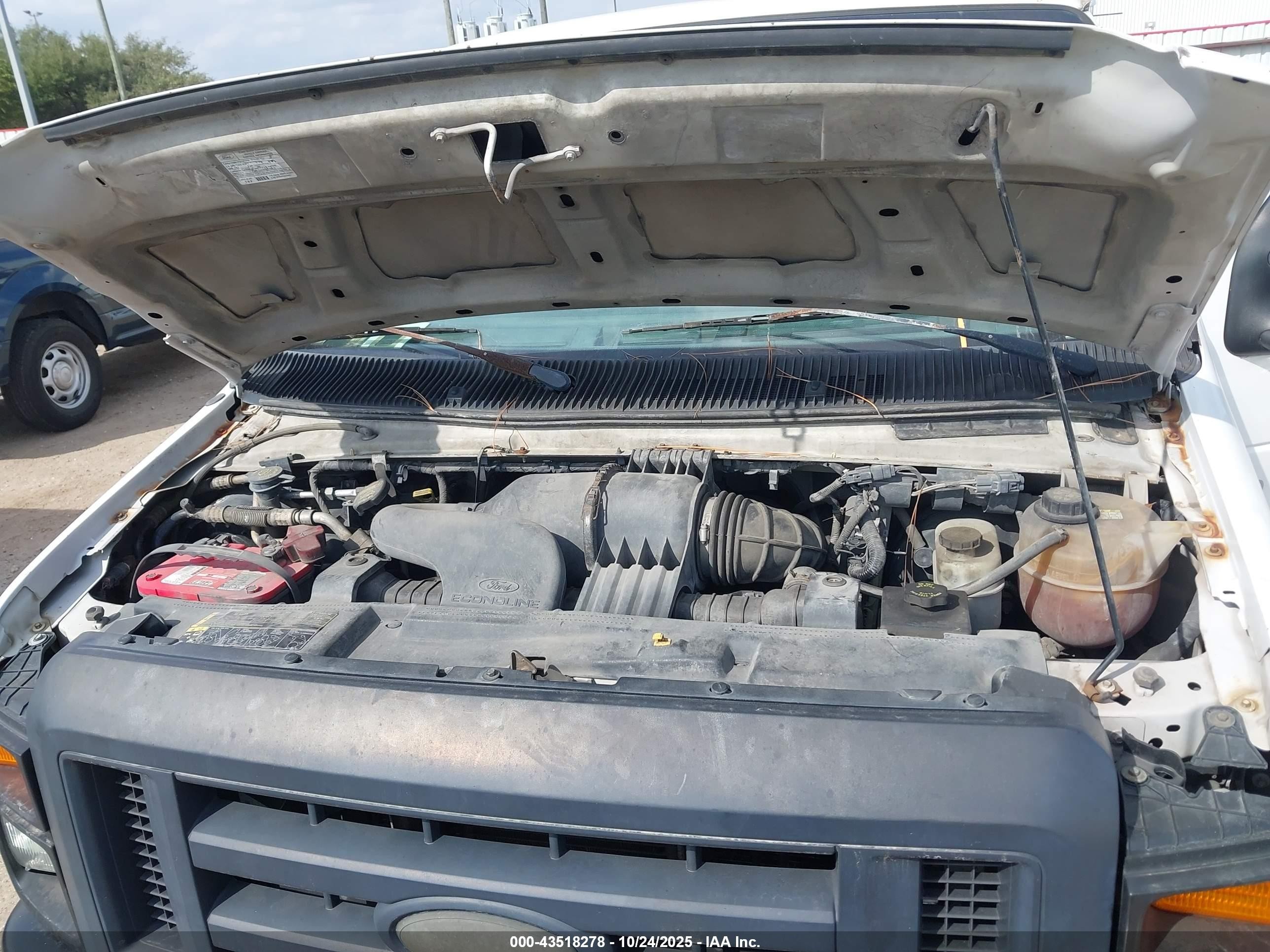 2010 Ford E-150 Commercial/recreational Белый vin: 1FTNE1EW2ADA90630