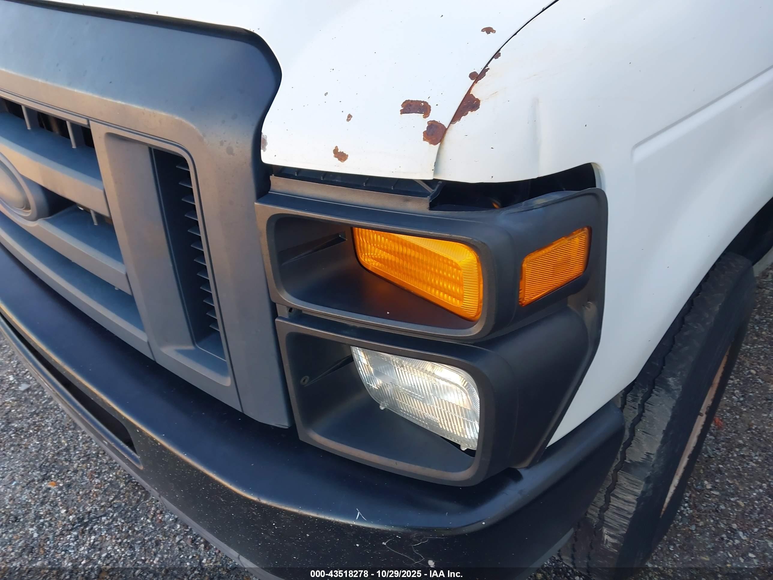 2010 Ford E-150 Commercial/recreational Белый vin: 1FTNE1EW2ADA90630