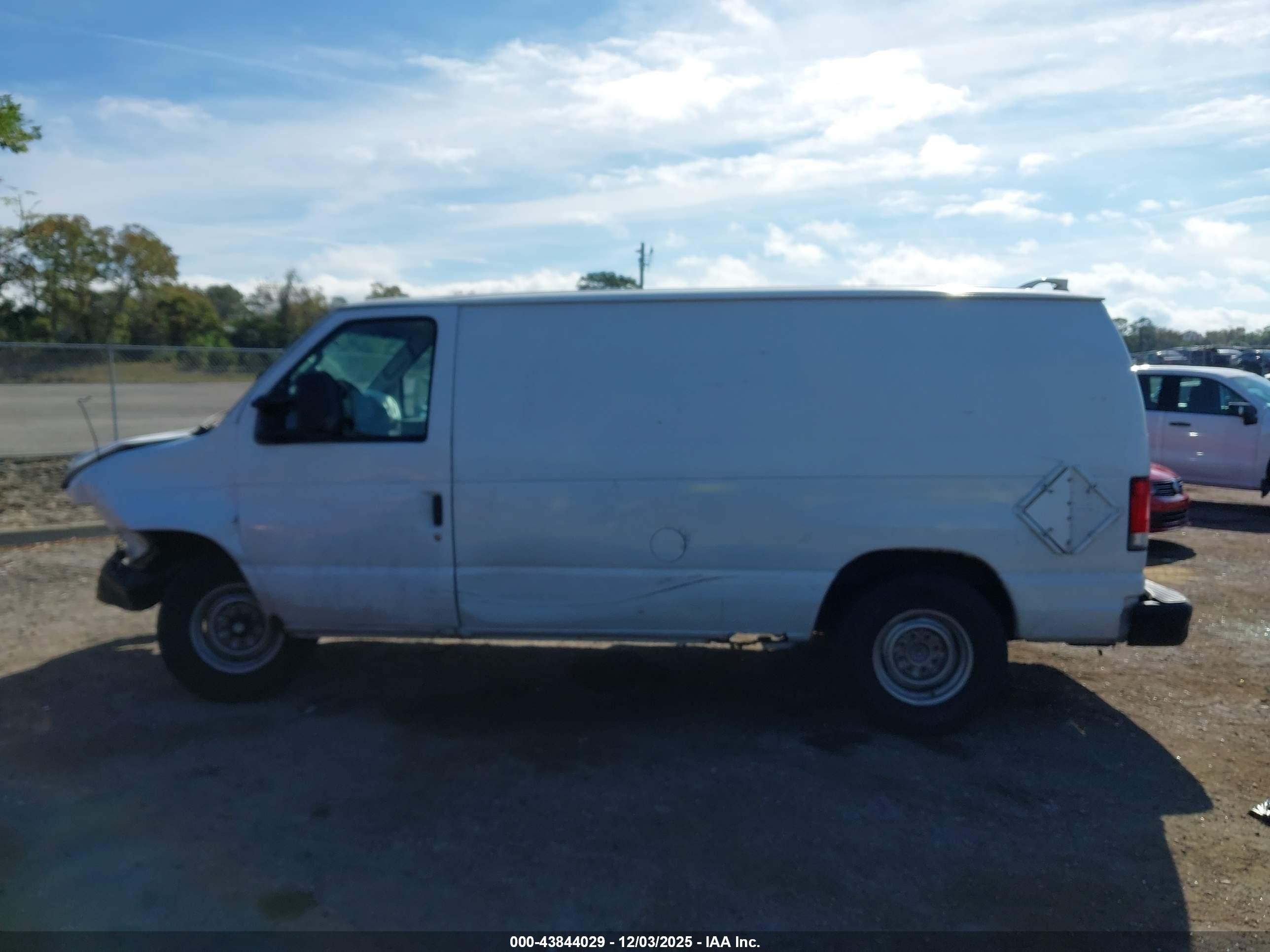 2010 Ford E-150 Commercial/recreational White vin: 1FTNE1EW2ADA91342