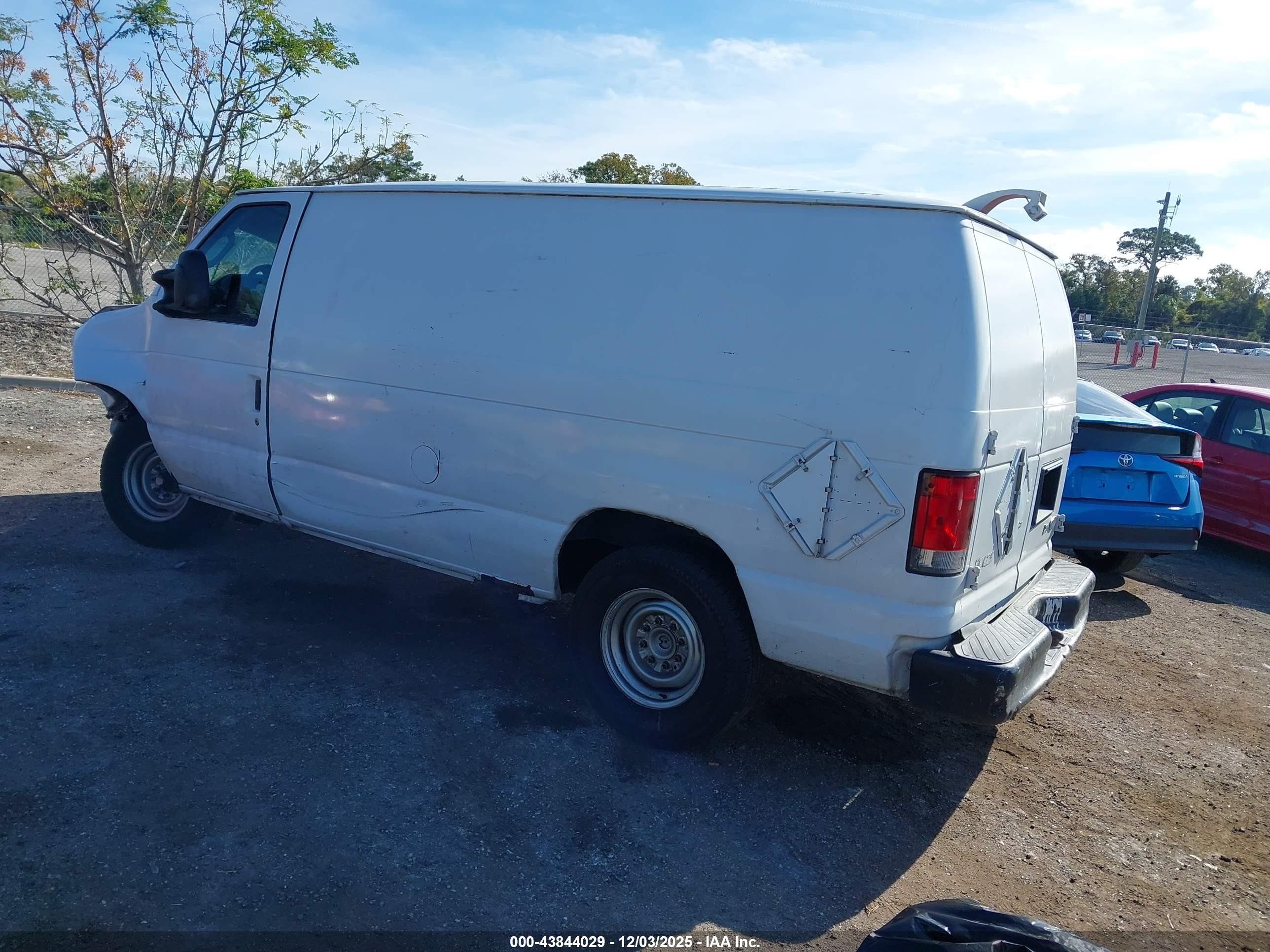2010 Ford E-150 Commercial/recreational White vin: 1FTNE1EW2ADA91342