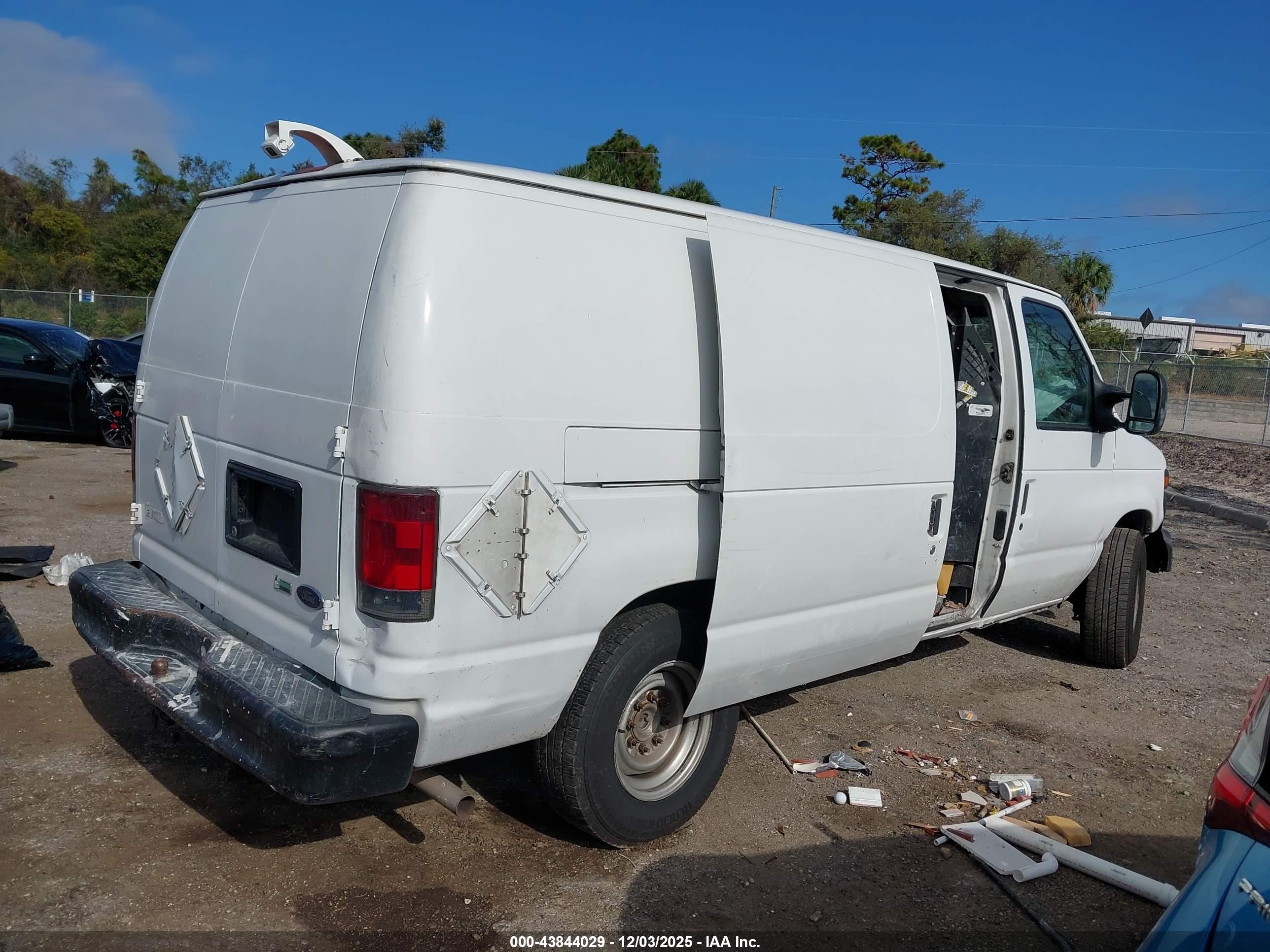 2010 Ford E-150 Commercial/recreational White vin: 1FTNE1EW2ADA91342